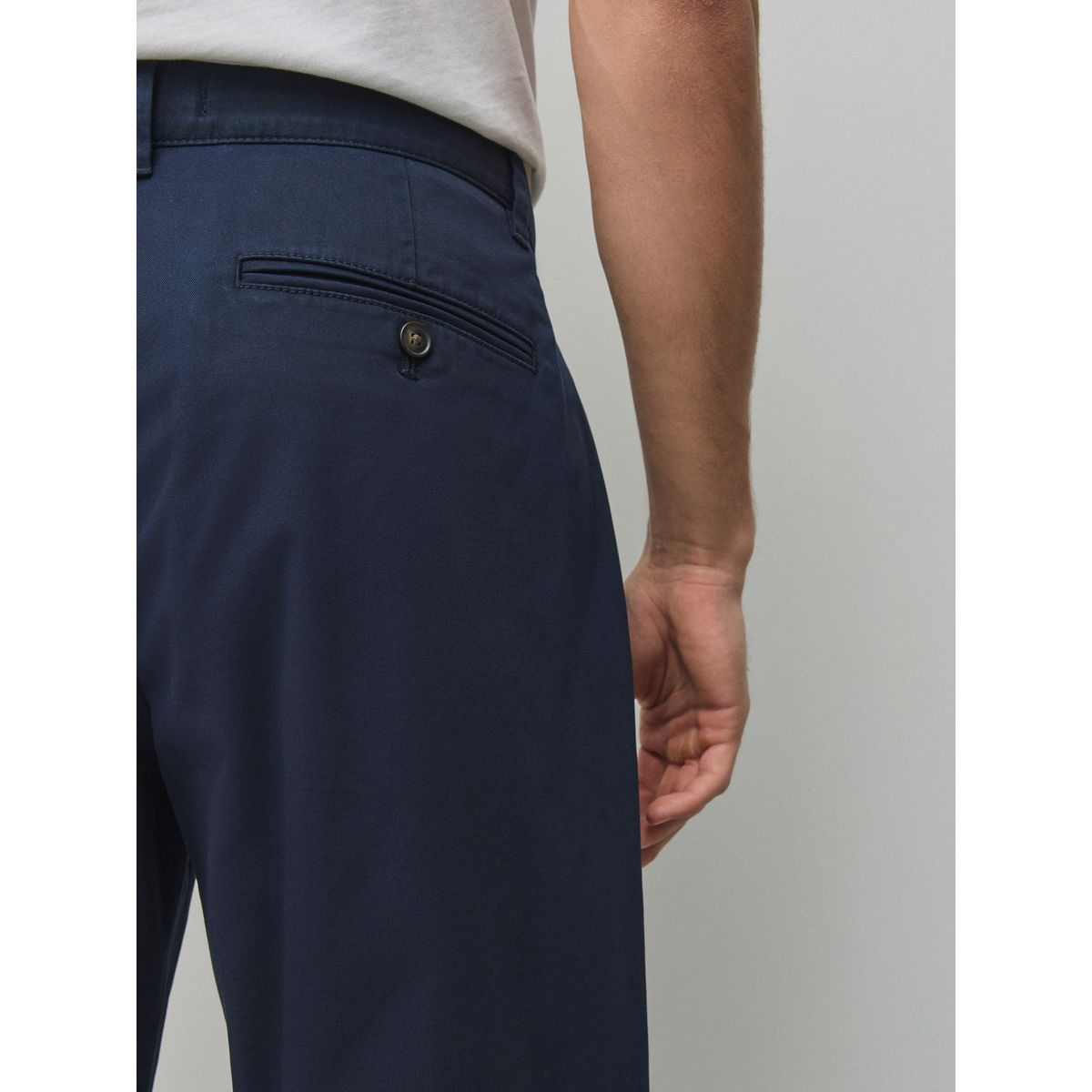 Pantalon chino stretch en coton majoritaire bleu marine, NEXT