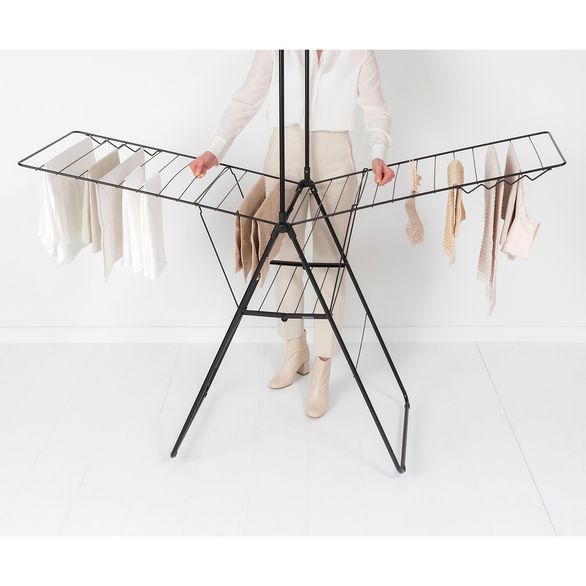 Etendoir à linge Hangon 25m avec porte cintre noir mat, BRABANTIA