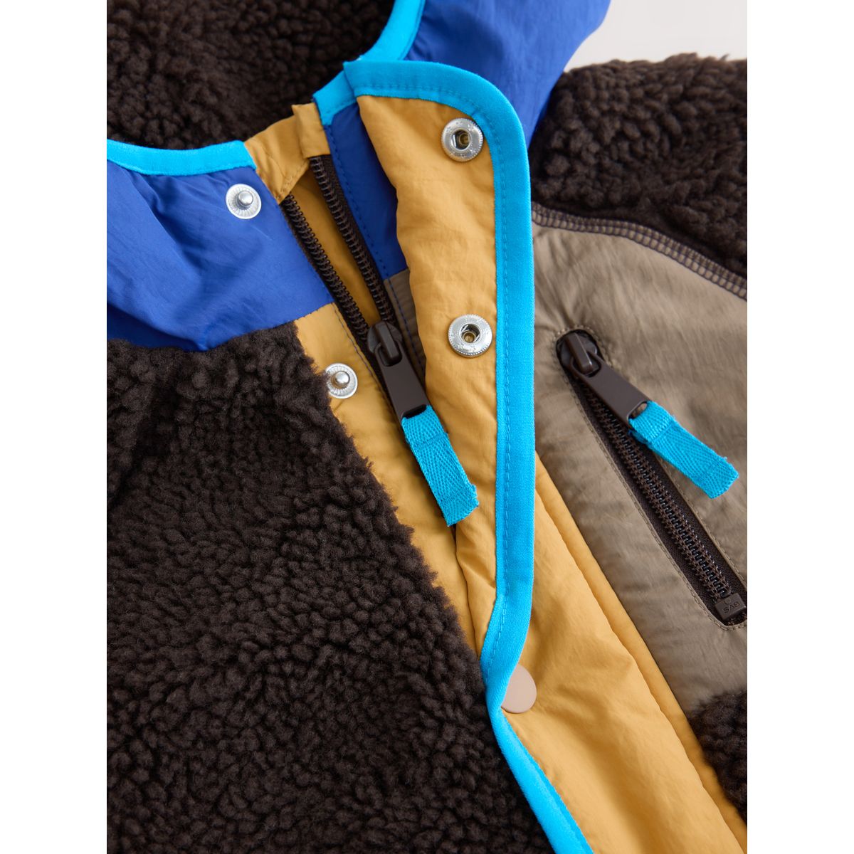 Veste sans manche effet peau de mouton bloc de couleur pour les sourcils, NEXT