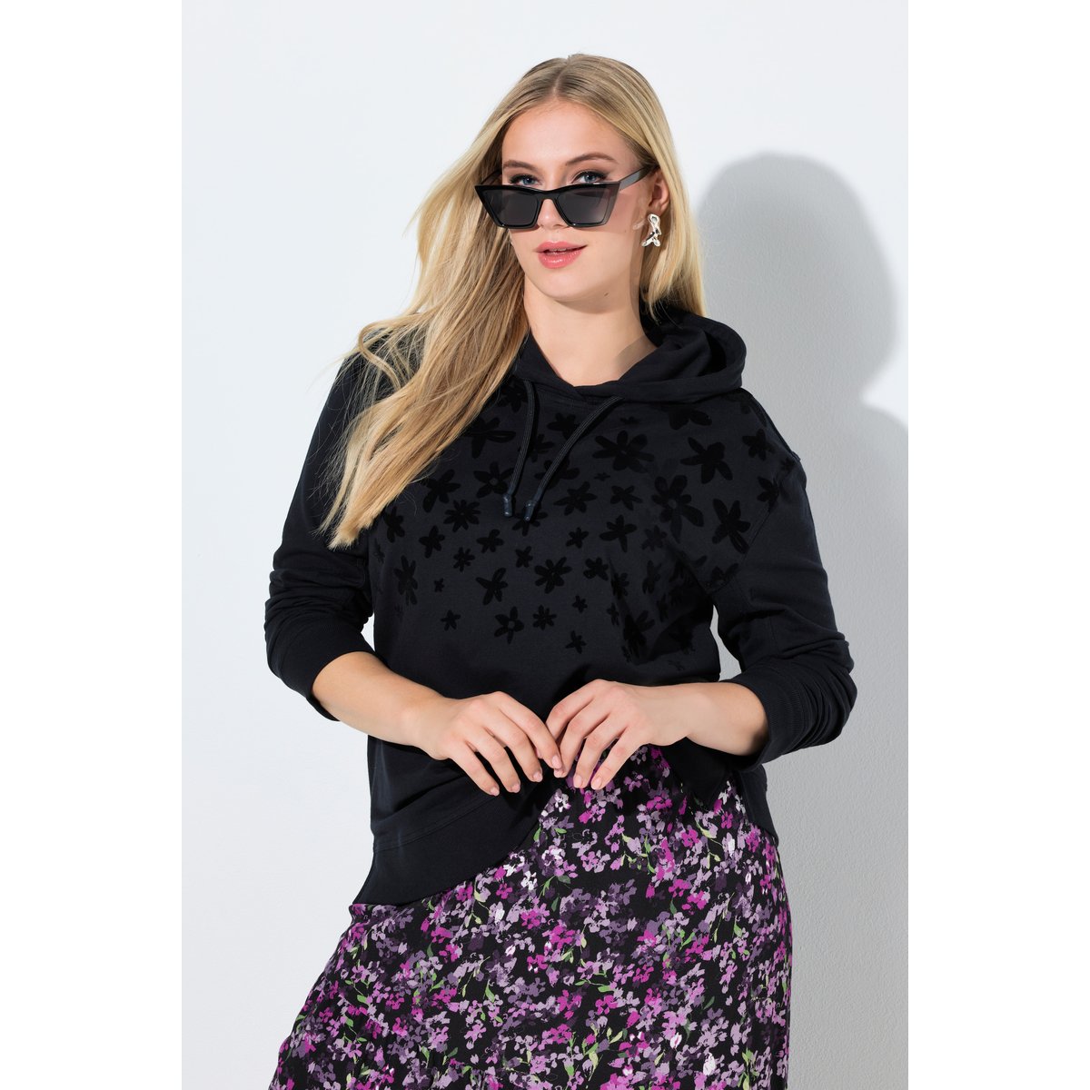 Sweat-shirt à capuche et manches longues noir, ULLA POPKEN