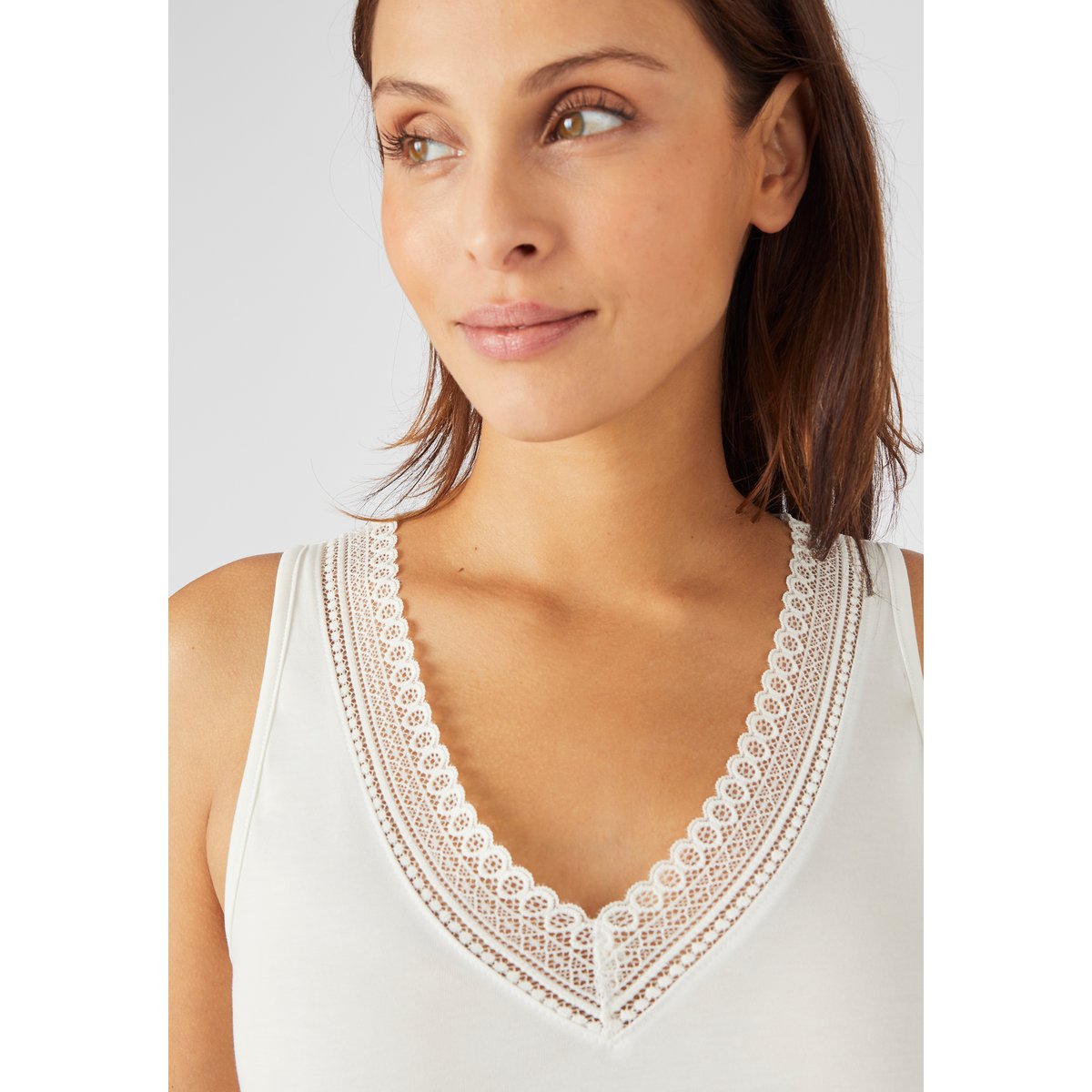 Débardeur Climatyl col V dentelle blanc cassé, DAMART