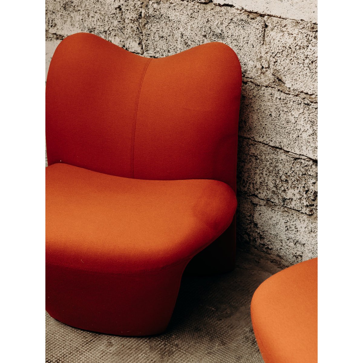 Paire de fauteuils Peter Wheeler Jakob N°453 - Bon état rose - rouge, DEBONGOUT