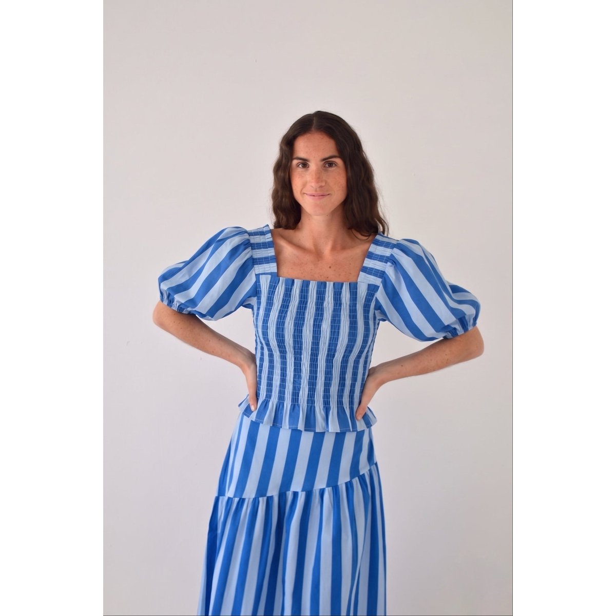 Top romantique rayé smocké BETH bleu, MINDTRAVELER
