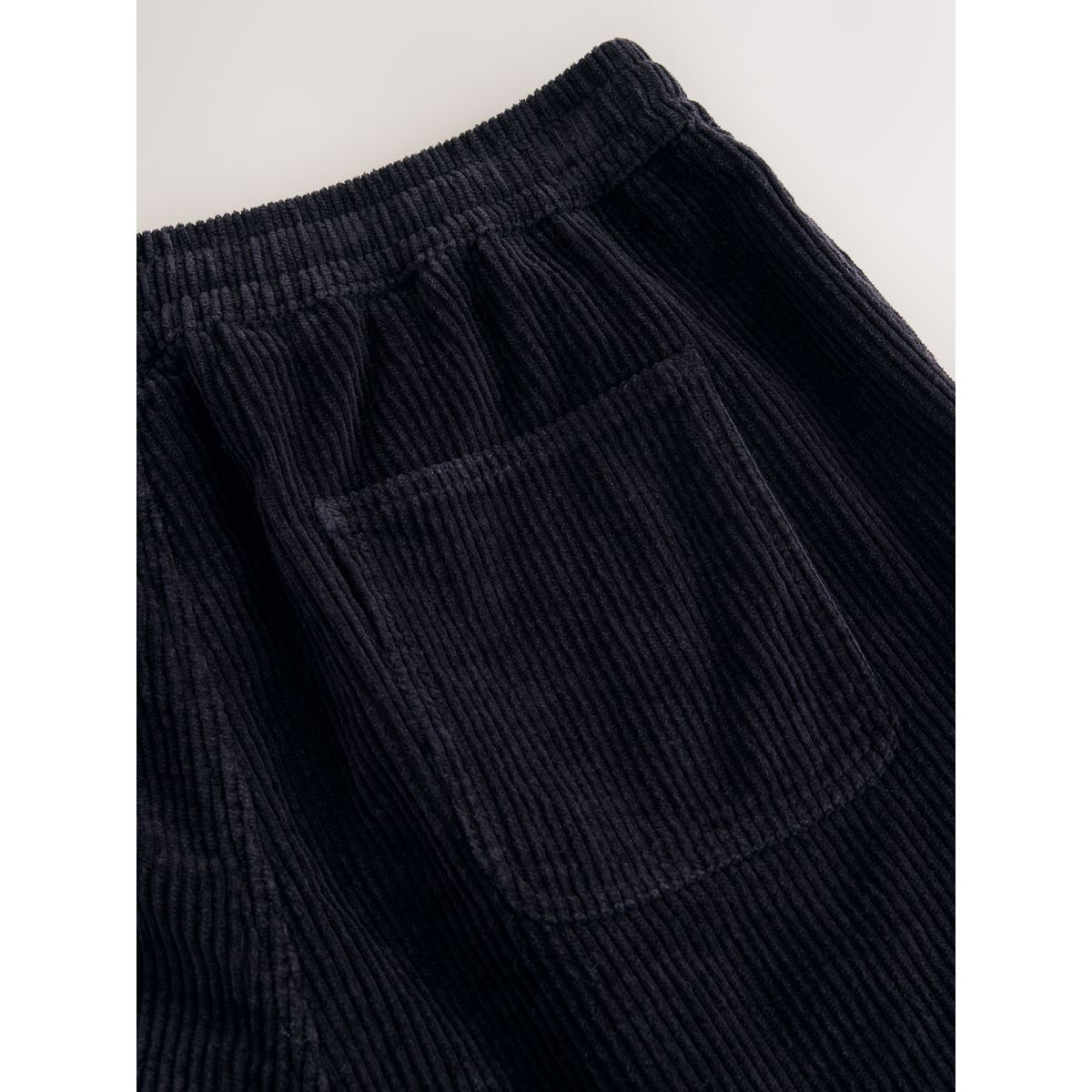 Short en velours à grosses côtes noir, NEXT