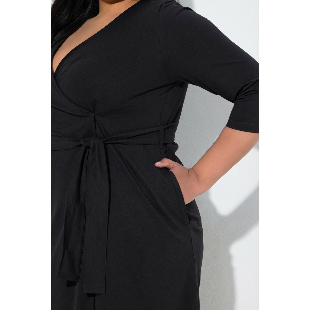 Robe portefeuille, coupe en A, col en V noir, ULLA POPKEN