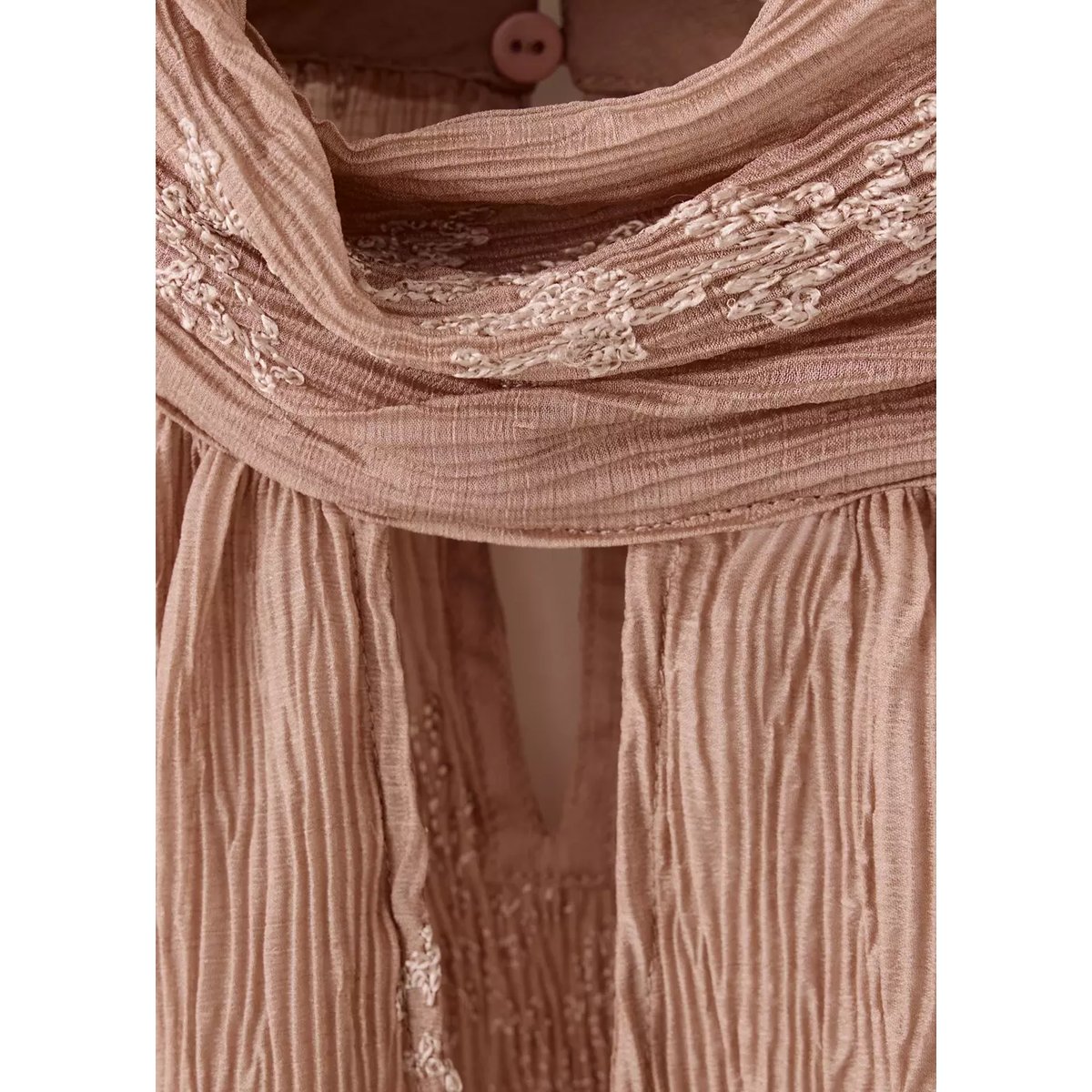 Blouse plissée brodée de fleurs rose pastel, MANGO