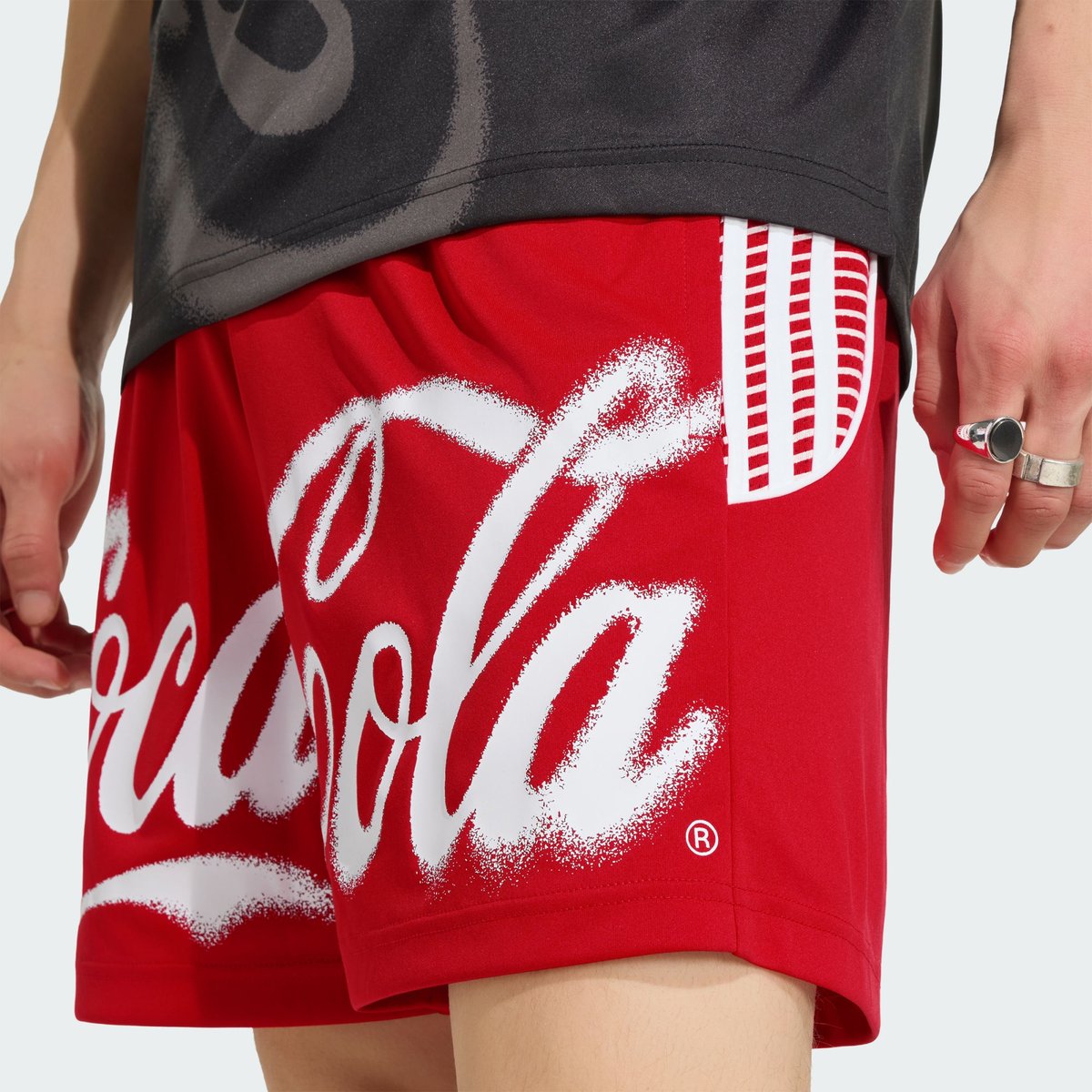 Short De Training Adidas X Coca-Cola Short De Training Adidas X Coca-Cola vivid red, adidas Originals