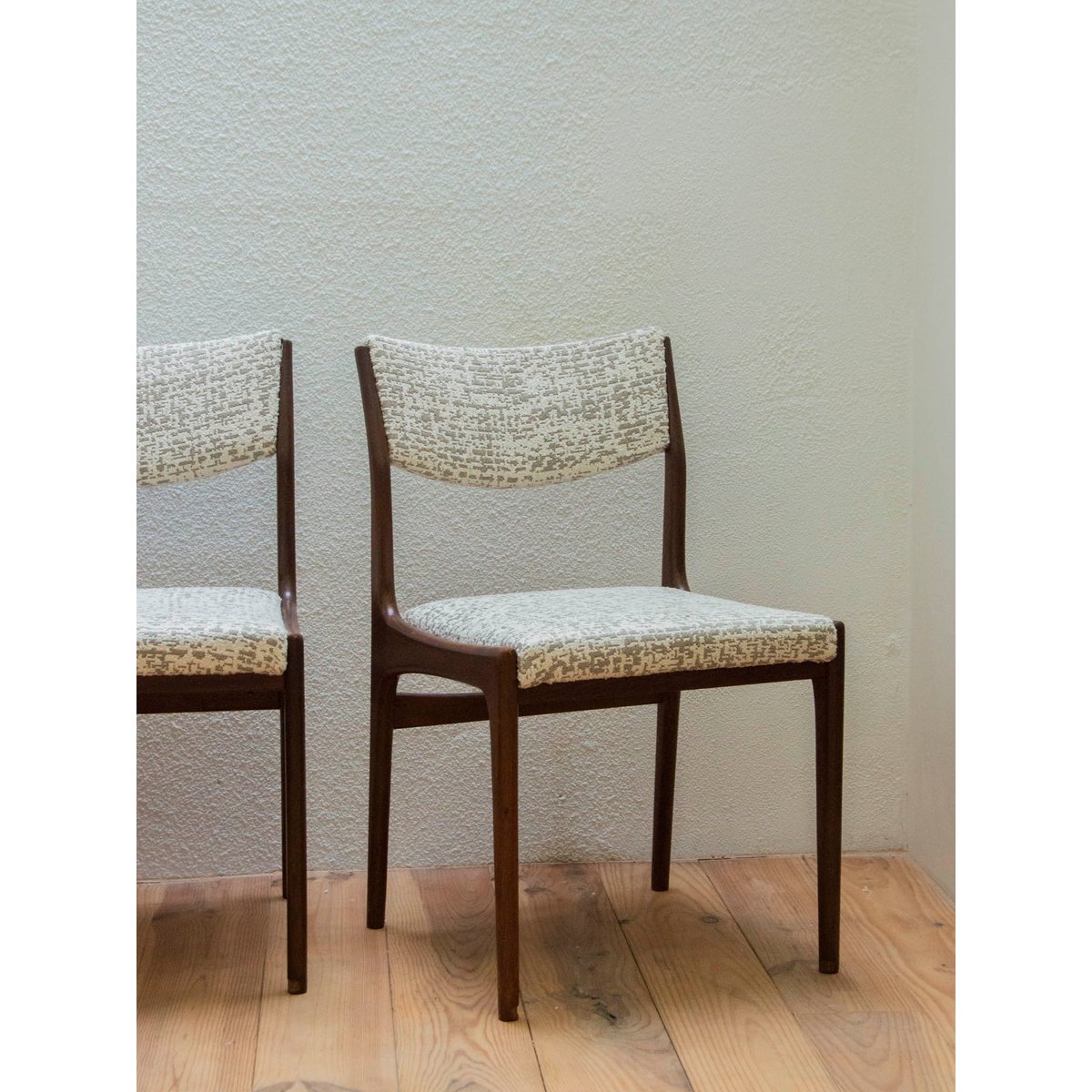 Paire de chaises scandinaves Alma N°1079 - Bon état bois, DEBONGOUT