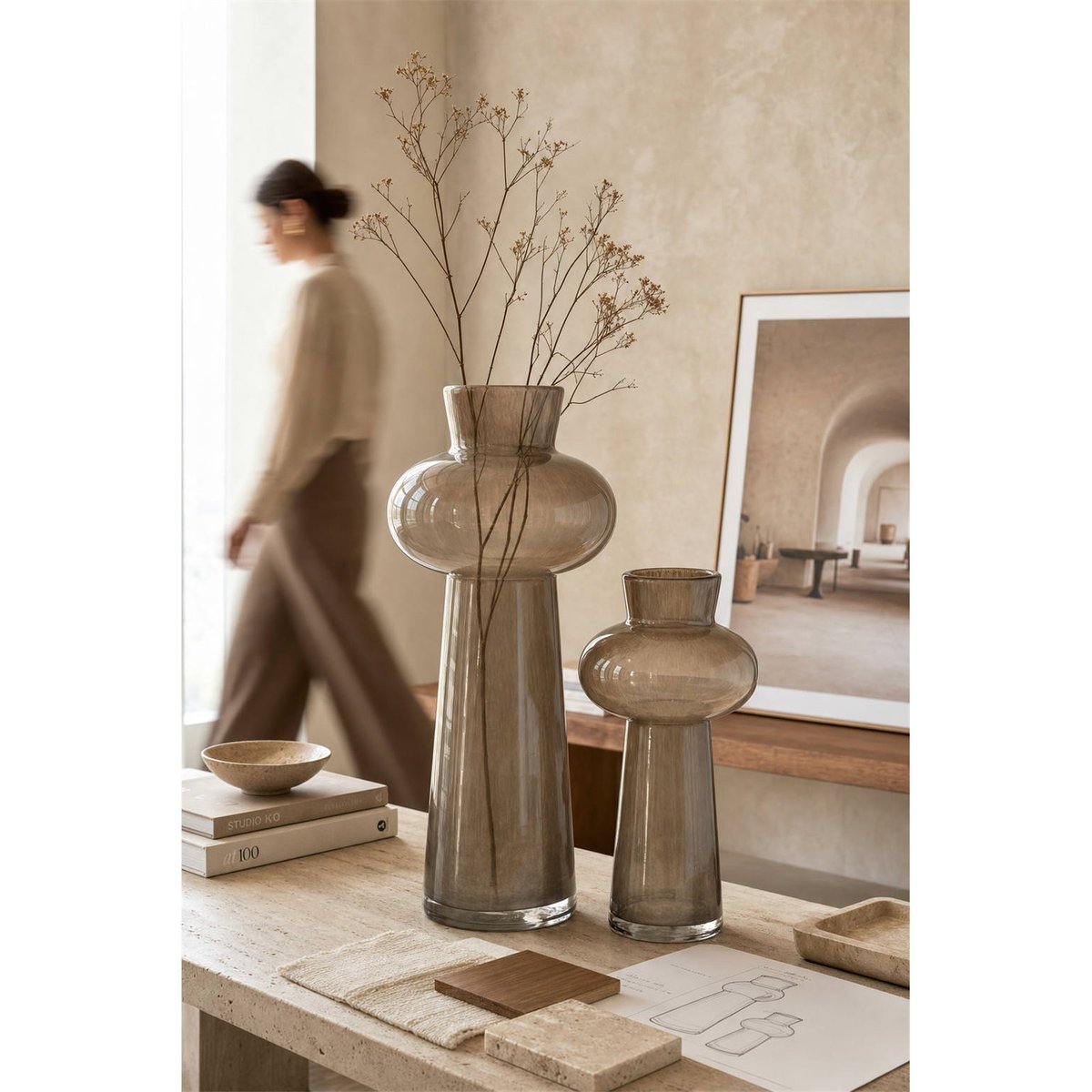 Vase compact en verre taupe, RECOLLECTION