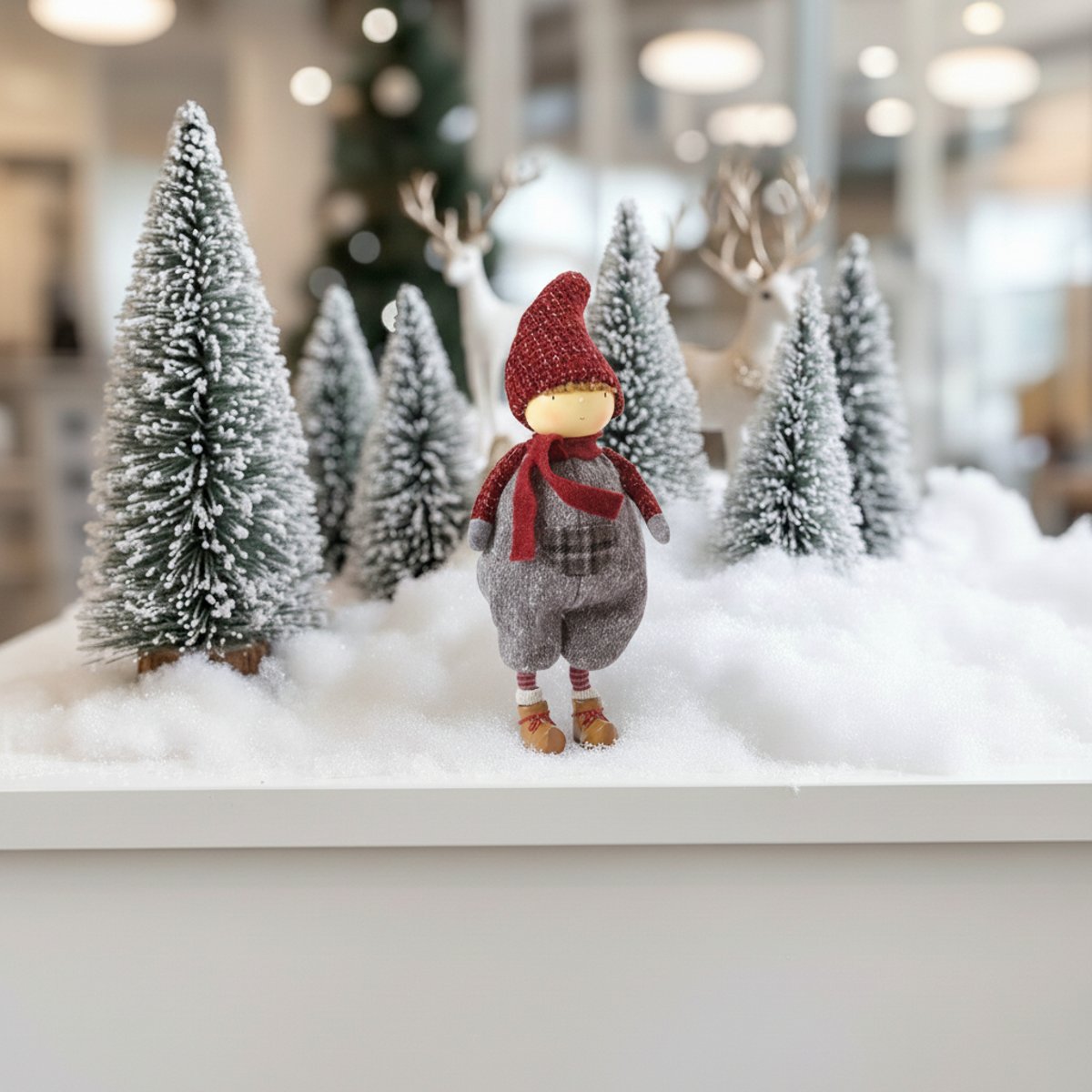Figurine de noël garçon debout en résine H33 OLAF rouge, SIA DECO