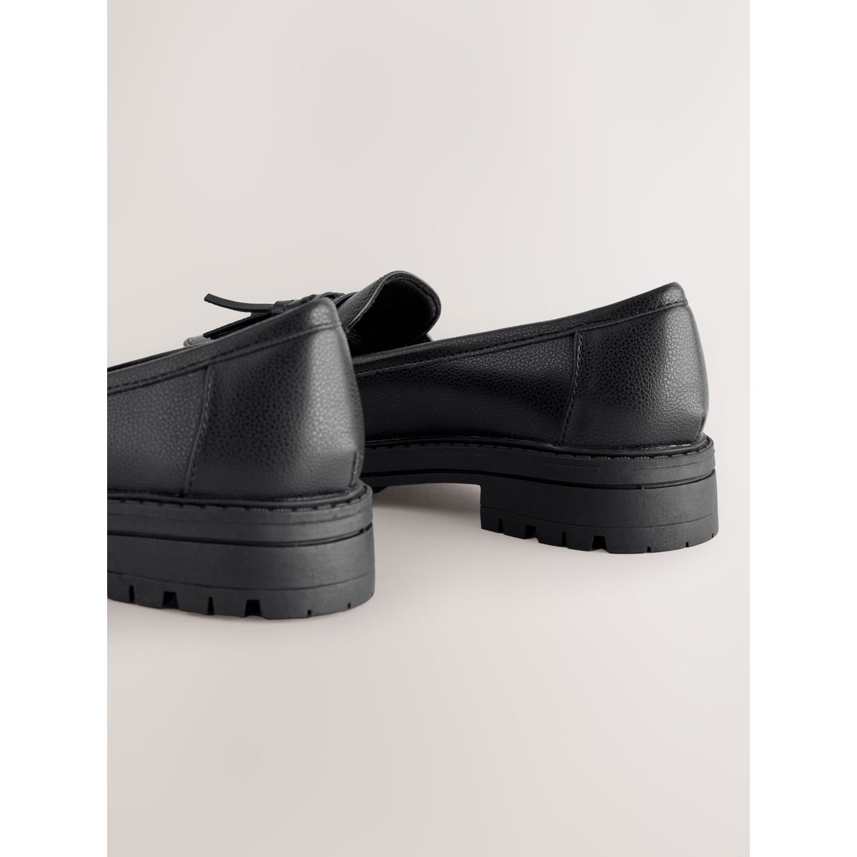 Mocassins à glands et semelle épaisse noir mat, NEXT