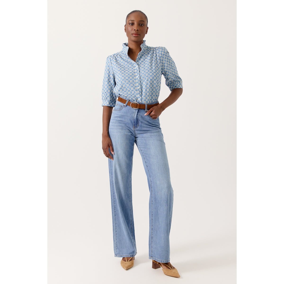 Chemise Kathleen à manches trois-quarts, broderie ajourée et col montant froncé denim-blue, ARTLOVE