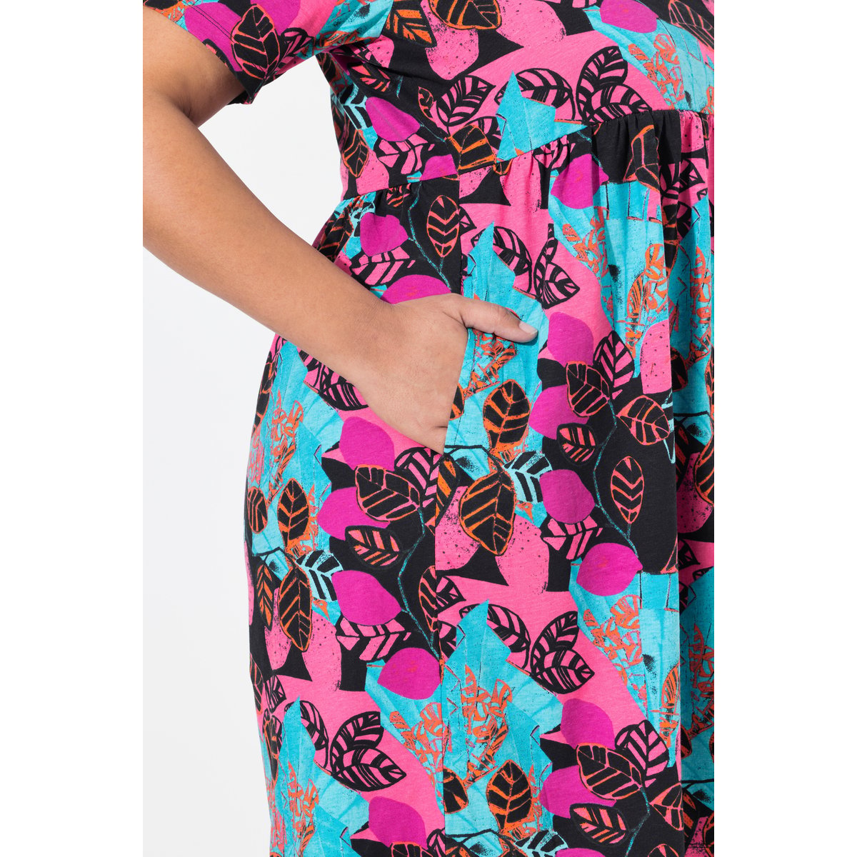 Robe en jersey. Col rond et manches courtes. aqua foncé, ULLA POPKEN