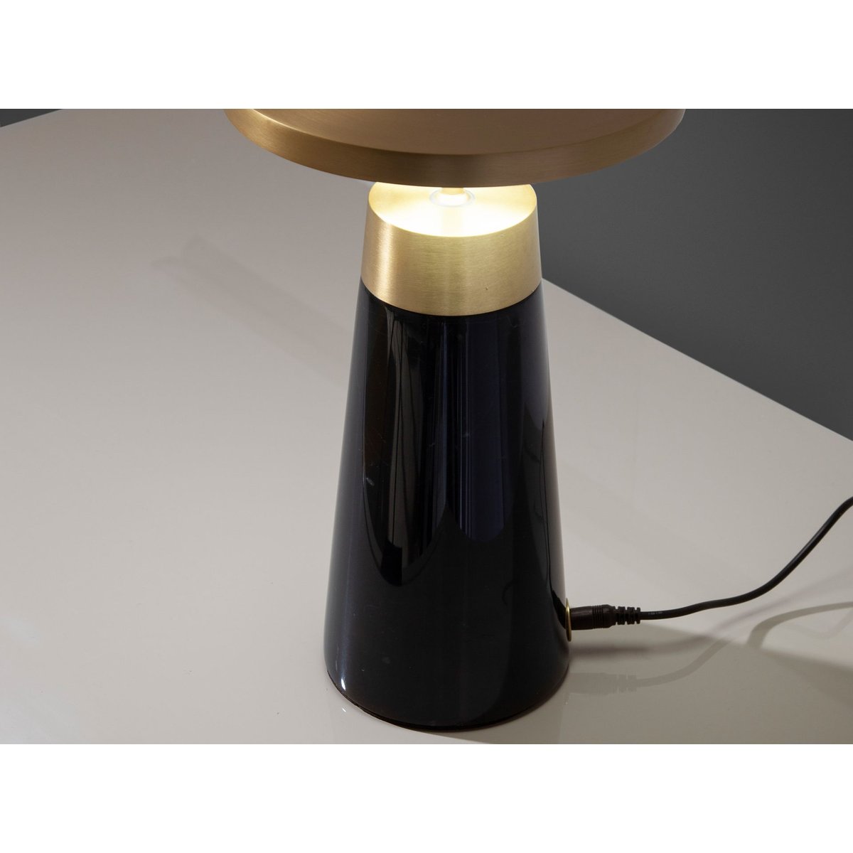 Lampe de bureau en marbre et acier noir | or, ANGEL CERDA