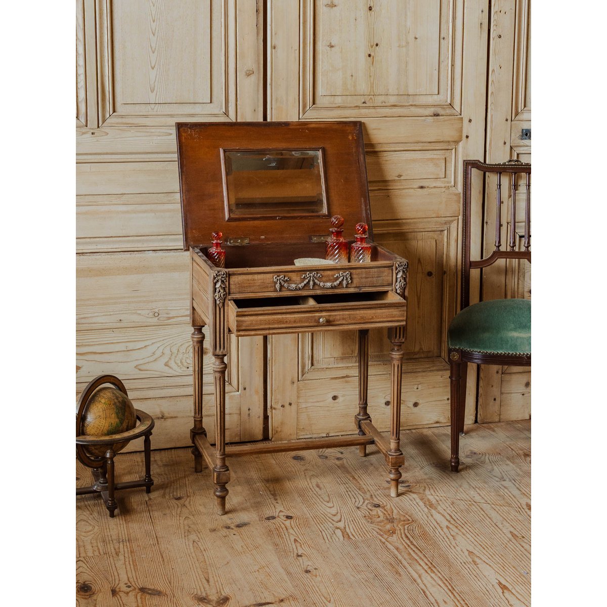 Coiffeuse en bois Louise N°295 - Bon état bois clair, DEBONGOUT