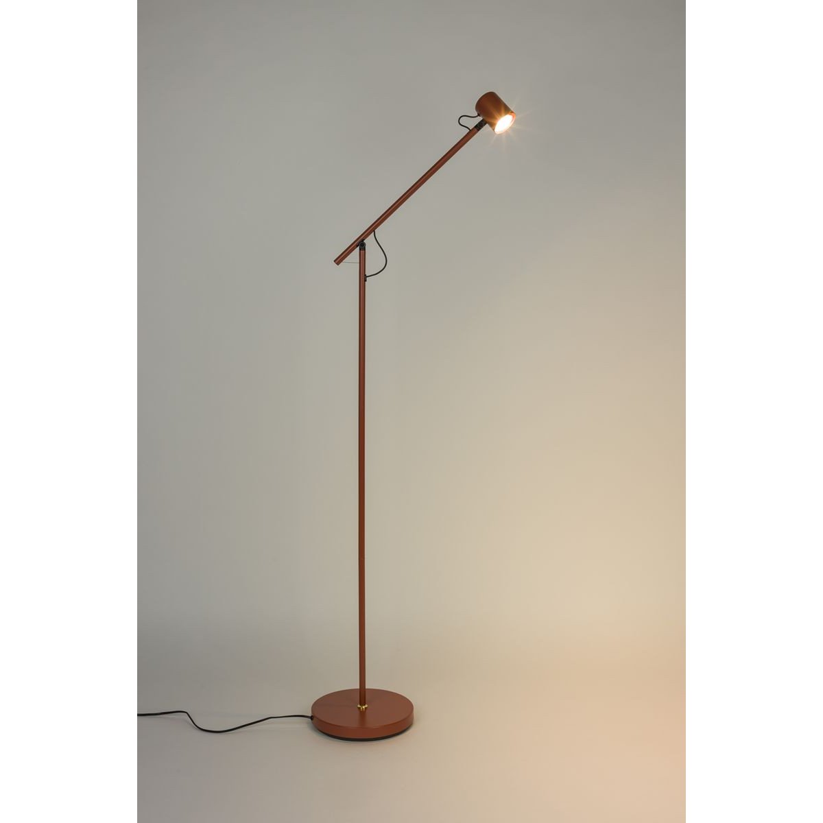 Lampadaire design en métal scandinave, AERO rouge, BOITE A DESIGN