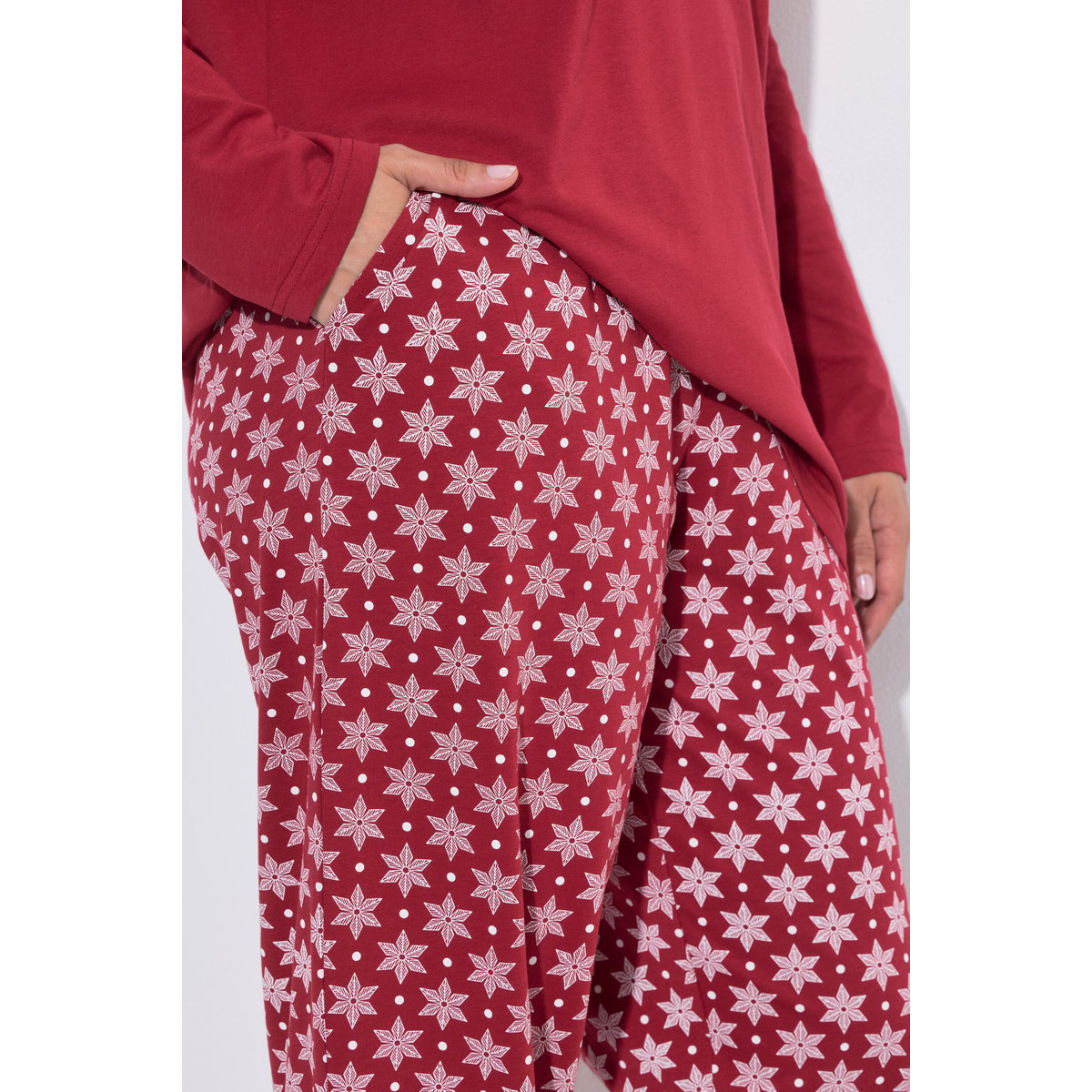 Pyjama décolleté en V et manches longues rouge foncé, ULLA POPKEN