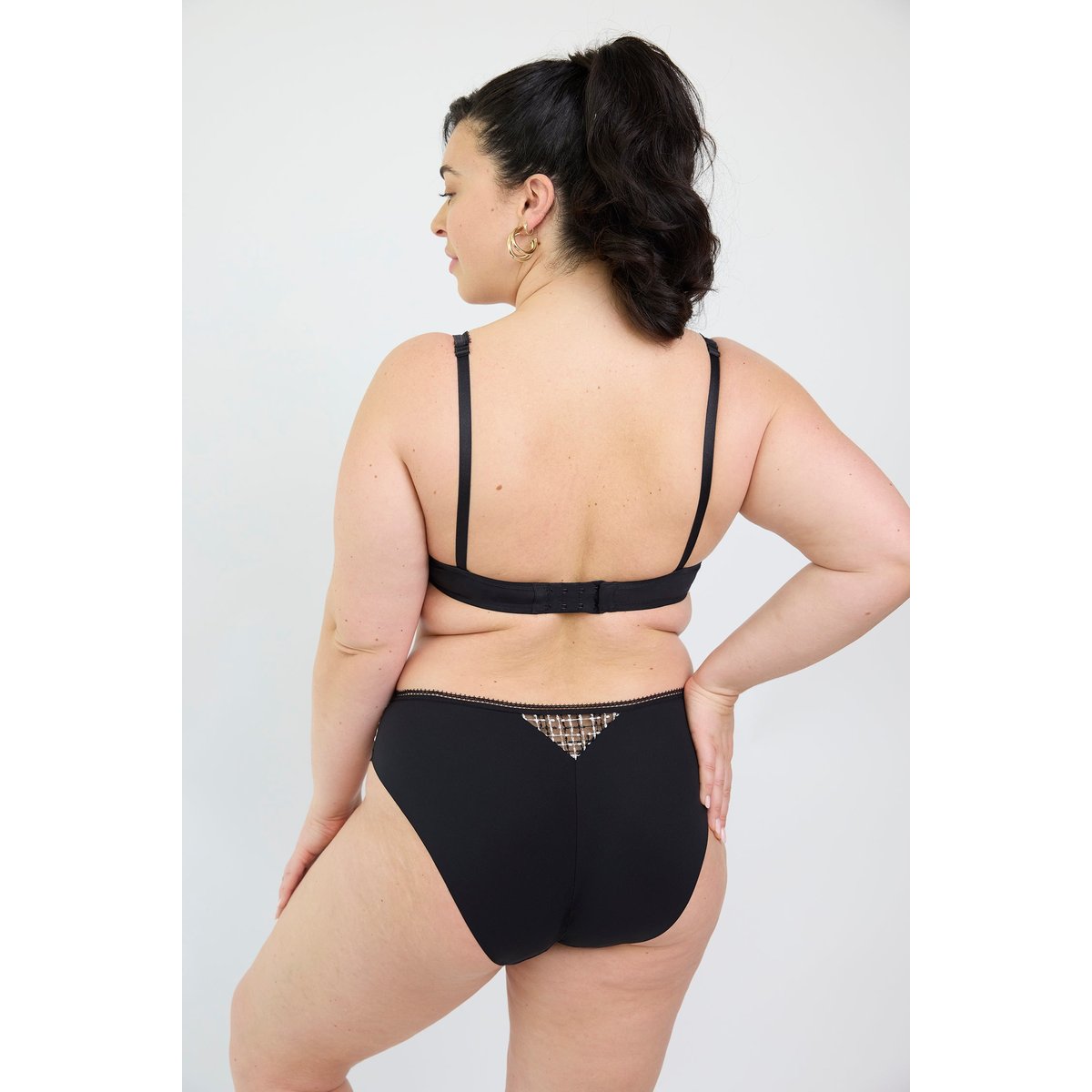 Soutien-gorge corbeille armaturé en broderie BACK IN BLACK noir, MAISON LEJABY