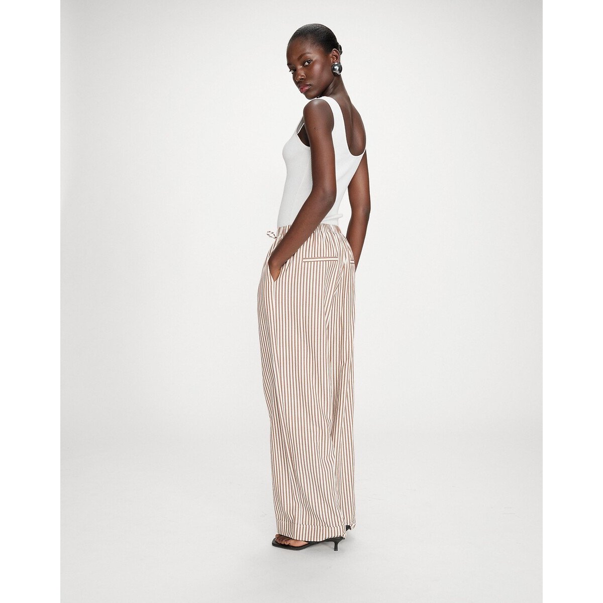Pantaloni larghi a righe VOLUTE rigato marrone, GRACE & MILA