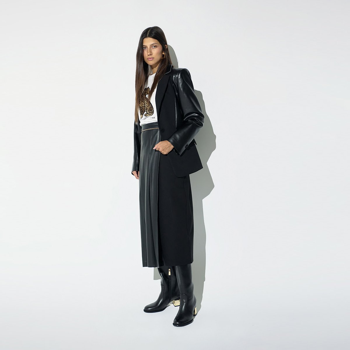 Jupe midi combiné plissée avec chaîne à la ceinture noir, LOLA CASADEMUNT