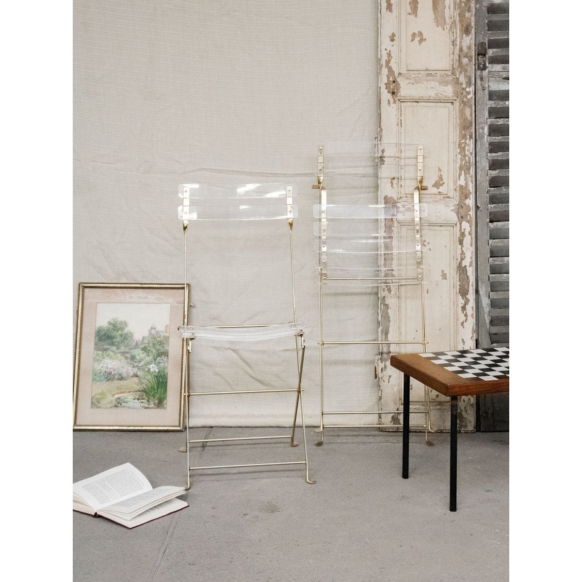 Paire de chaises en plexiglass Alma N°1102 - Bon état métal, DEBONGOUT