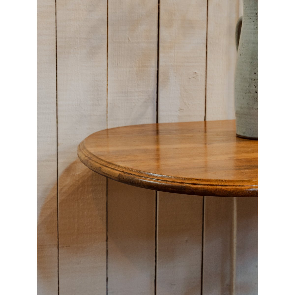 Table à manger bistro en noyer Denise N°1376 - Bon état bois foncé, DEBONGOUT