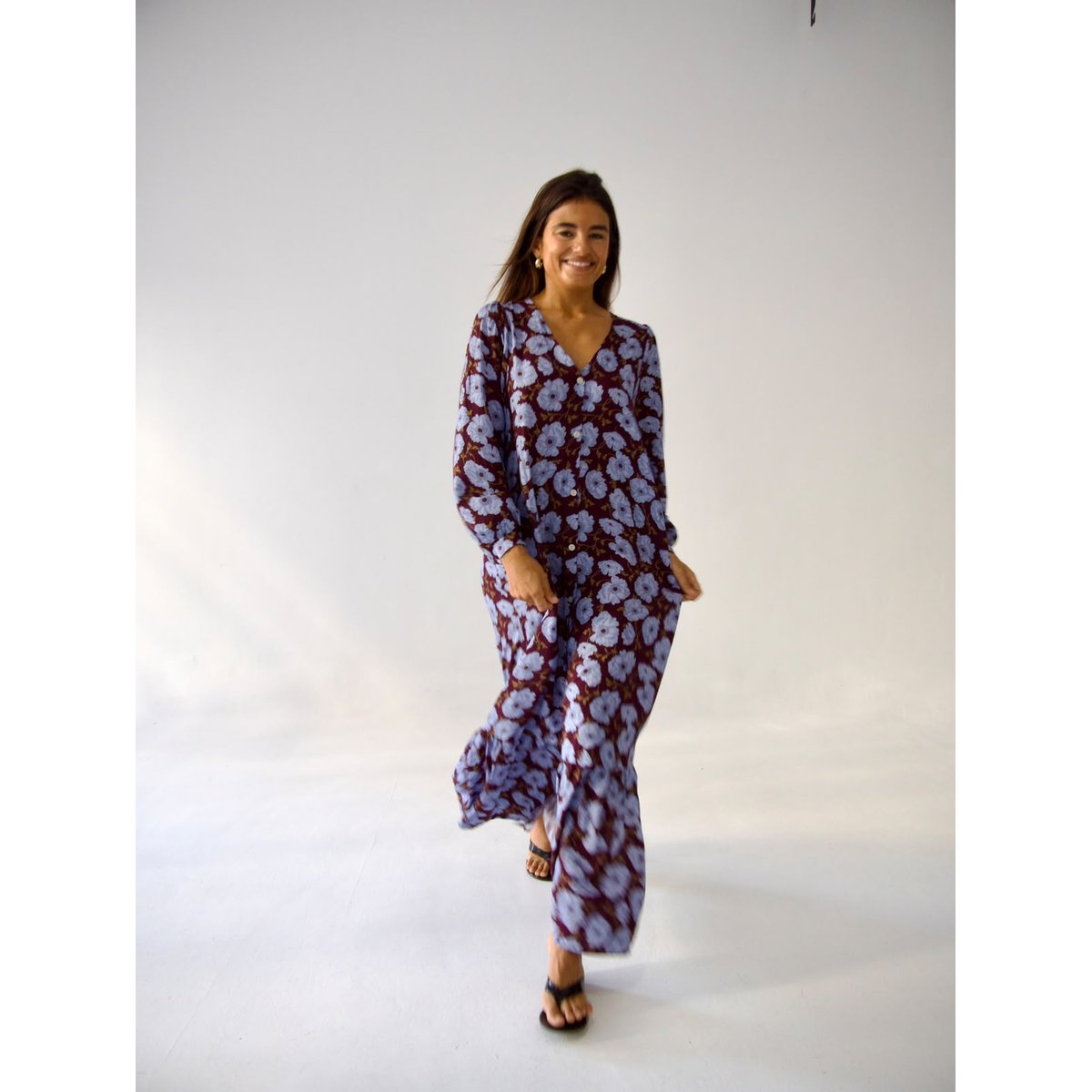 Robe longue fleurie boutonnée MICAELA bleu ciel / violet, MINDTRAVELER