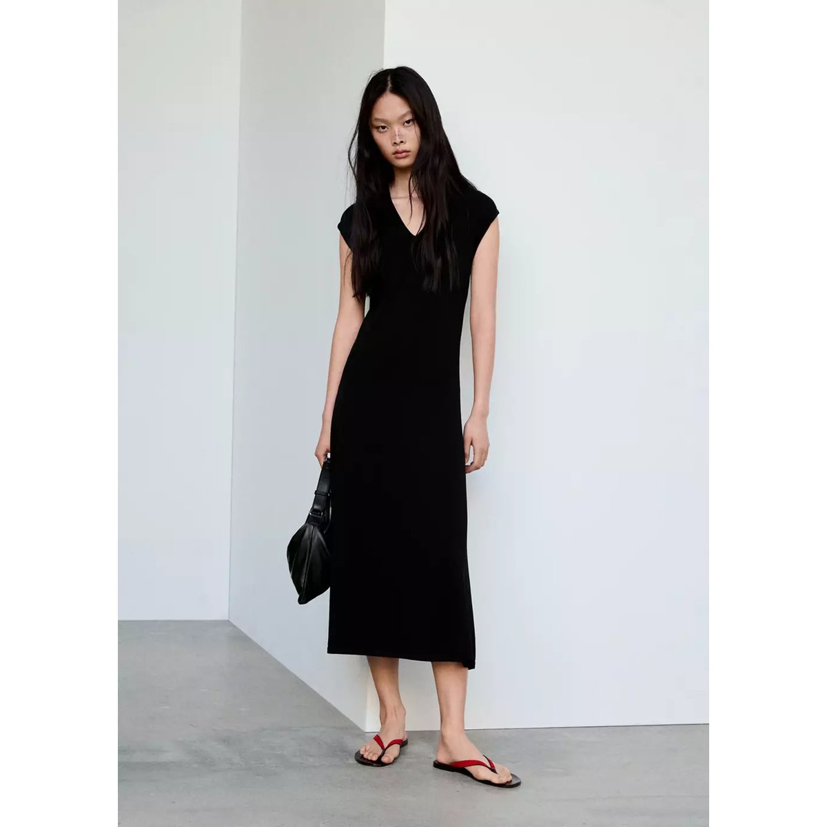 Robe en maille col V noir, MANGO