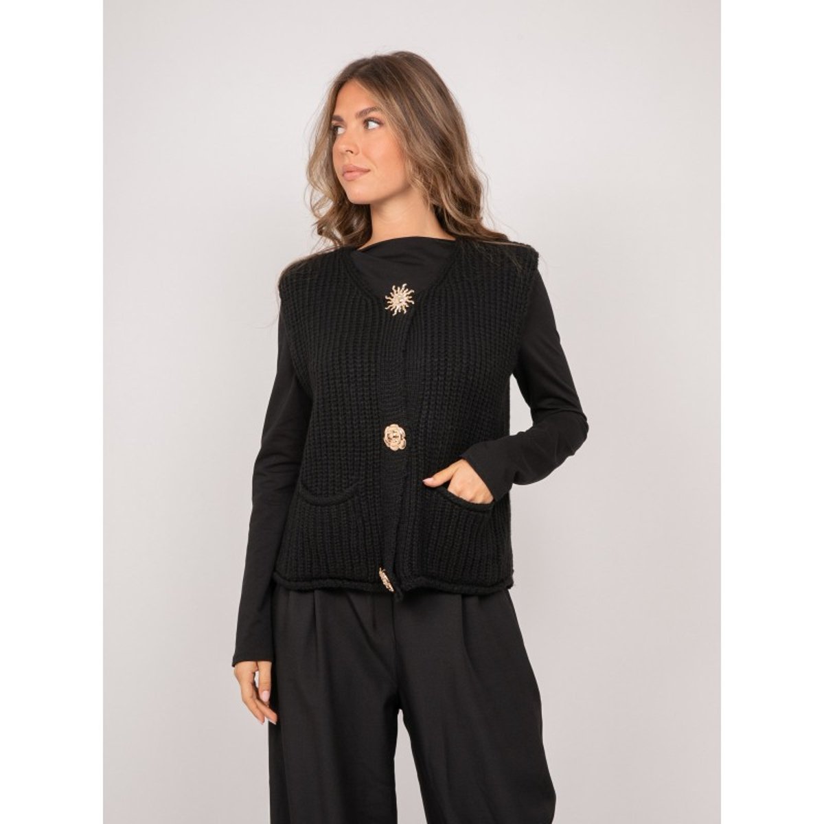 Gilet Sans Manches Grosse Maille Boutons Bijoux Kaelie noir, DONA LISA