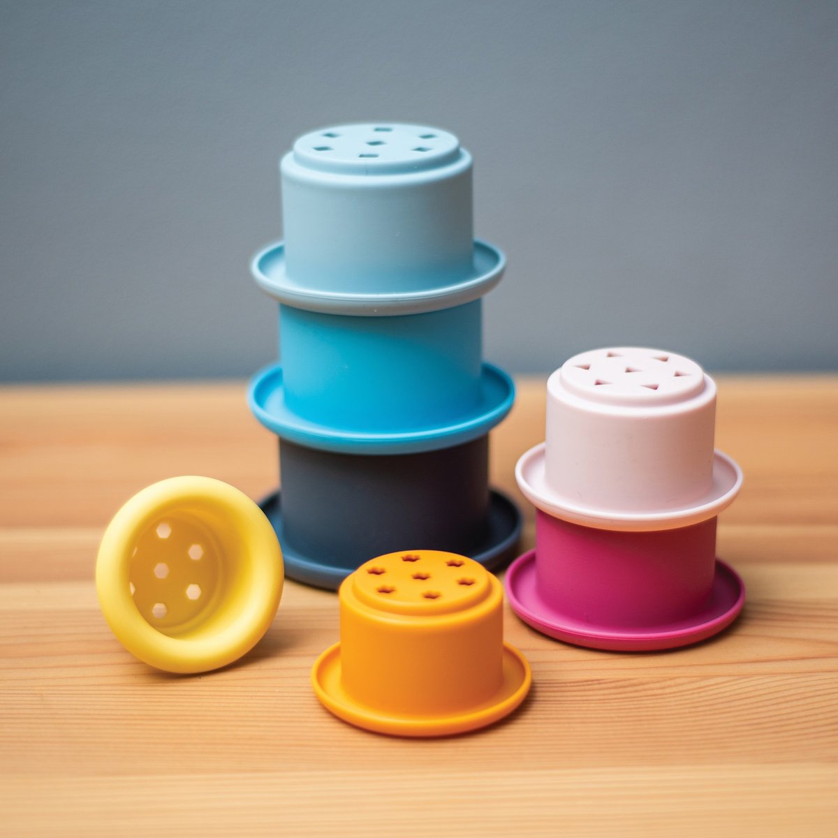 Gobelets de bain empilables bleu, BIGJIGS