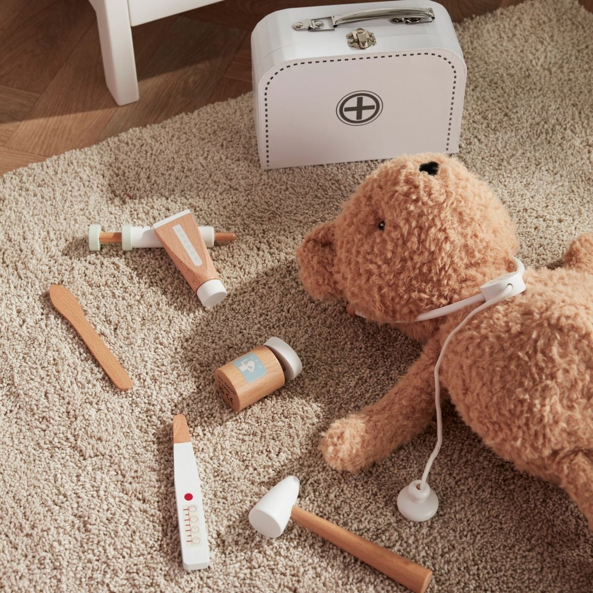 Mallette docteur bois avec accessoires blanc, marron, vert mint, KID'S CONCEPT