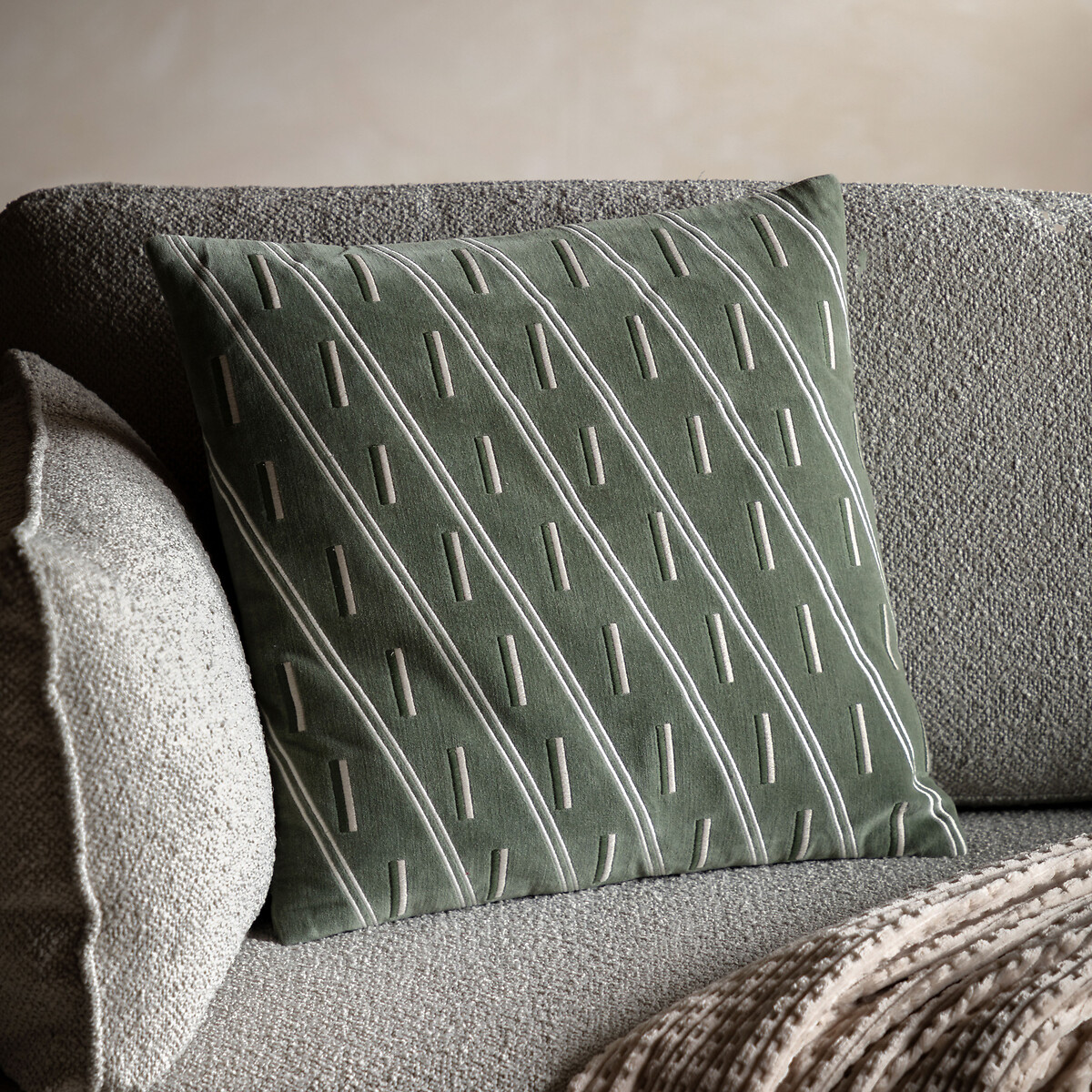 Celeste Velvet Cushion olive, ÉDITÉ