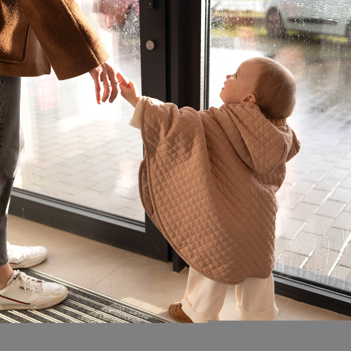 Poncho de voyage bébé pour siège auto - Matelassé mi saison beige, BEMINI