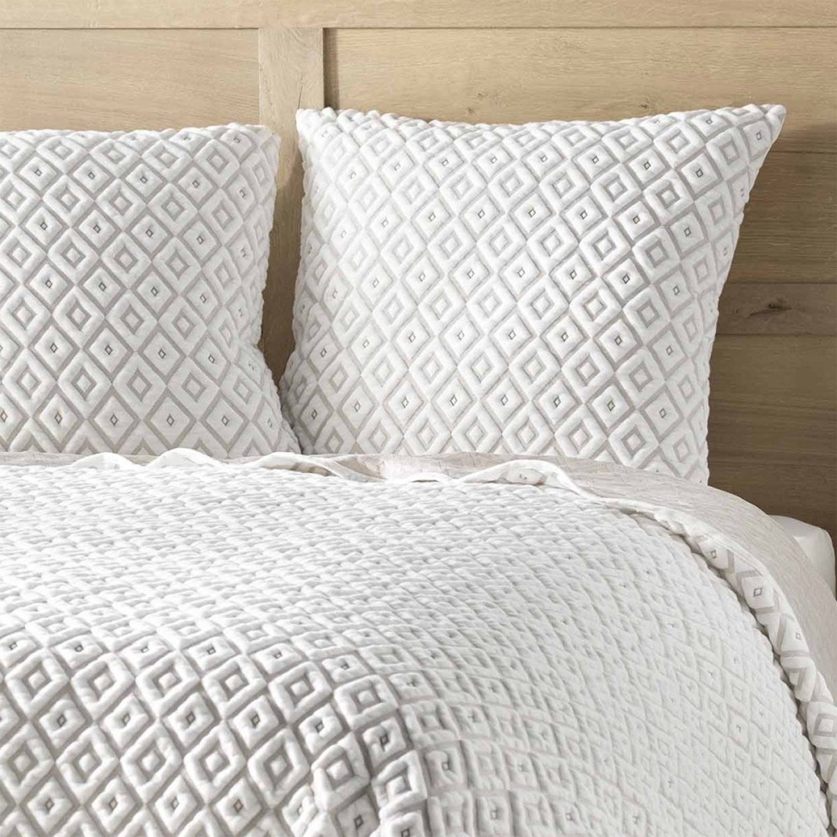 Couvre-lit 2 personnes matelassé 240x260 + taies jersey microfibre Joana blanc, DECORATIE