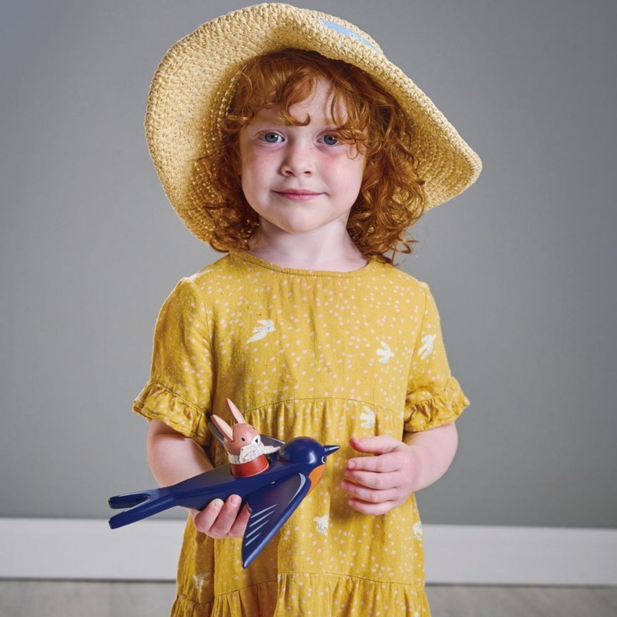 Hirondelle et son ami lapin bleu, rouge, rose, TENDER LEAF TOYS
