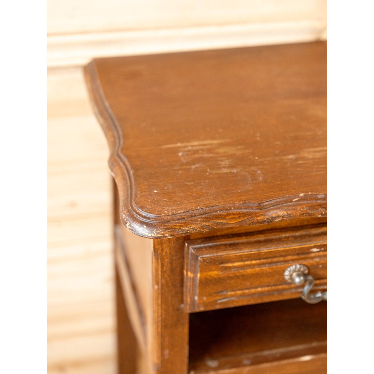 Paire de tables de chevet en bois Odile N°1494 - Bon état bois foncé, DEBONGOUT