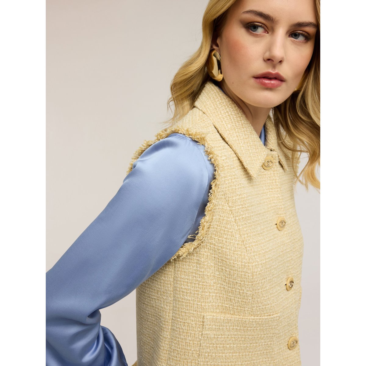 Gilet en bouclé à franges jaune, MOTIVI