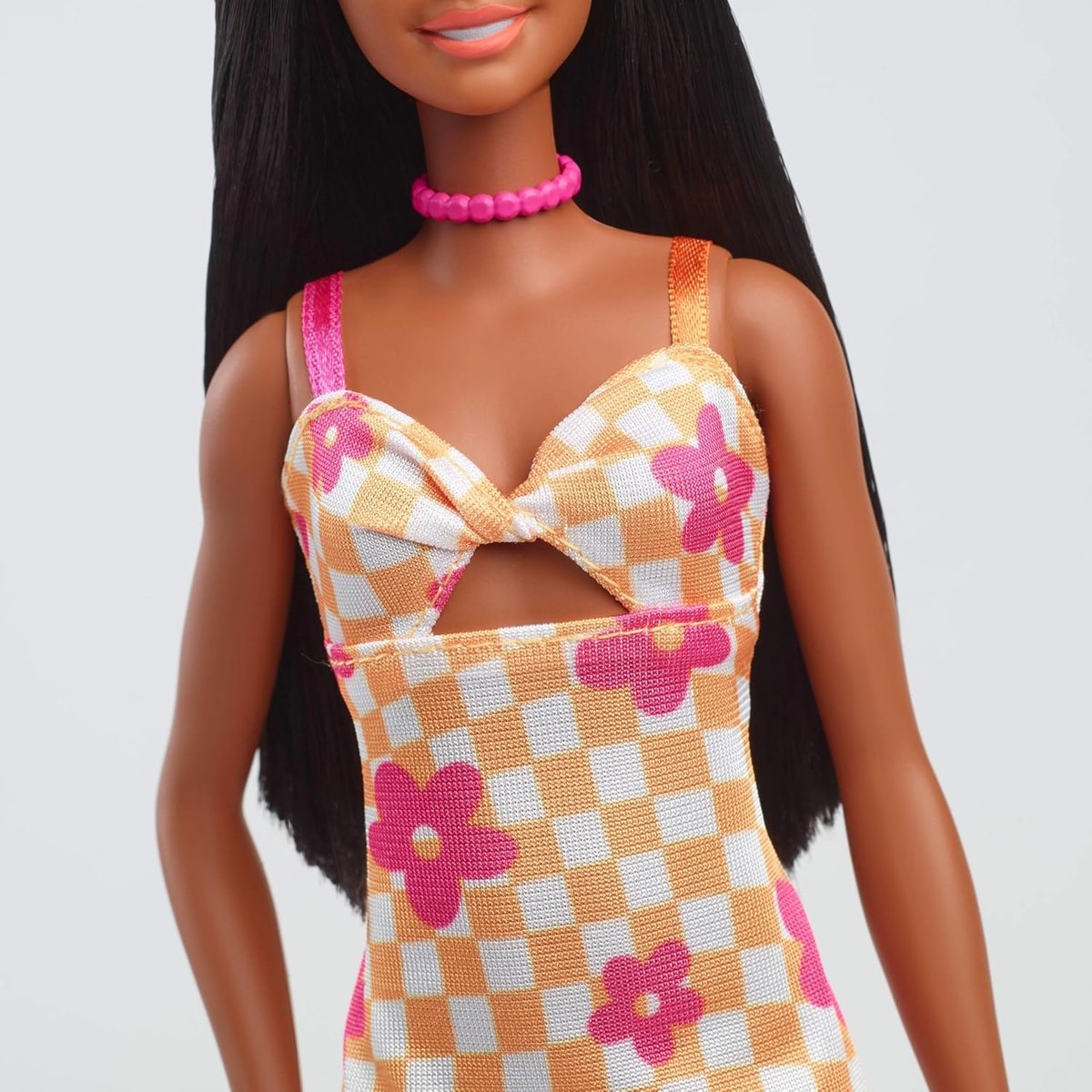 Poupée Fashionistas Spring aux cheveux noirs orange et rose, MATTEL