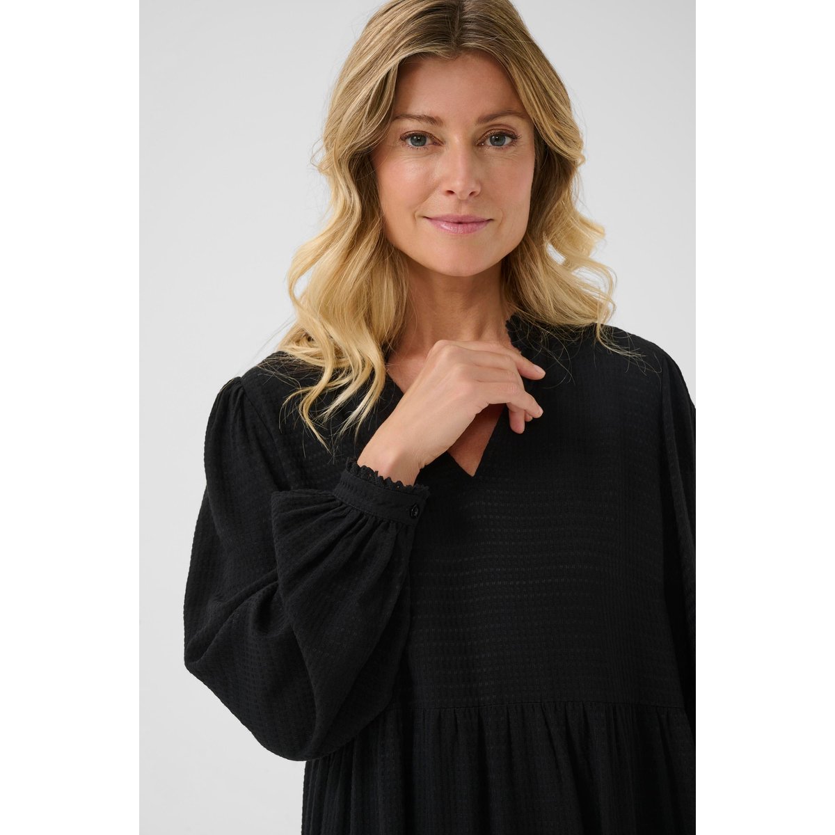 Robe noir pitch black, CREAM