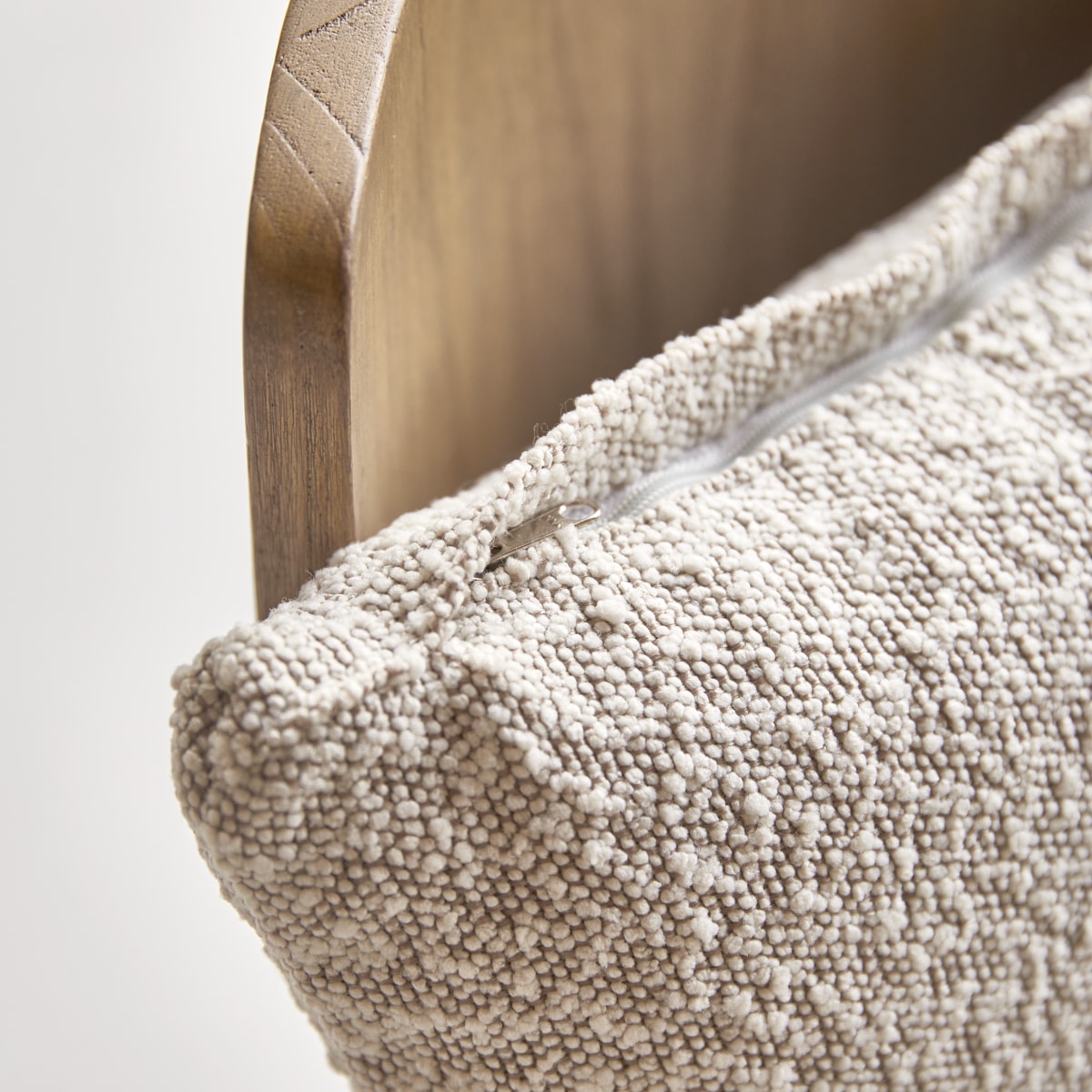 Fauteuil en Mindi foncé massif, JUNE beige, TIKAMOON