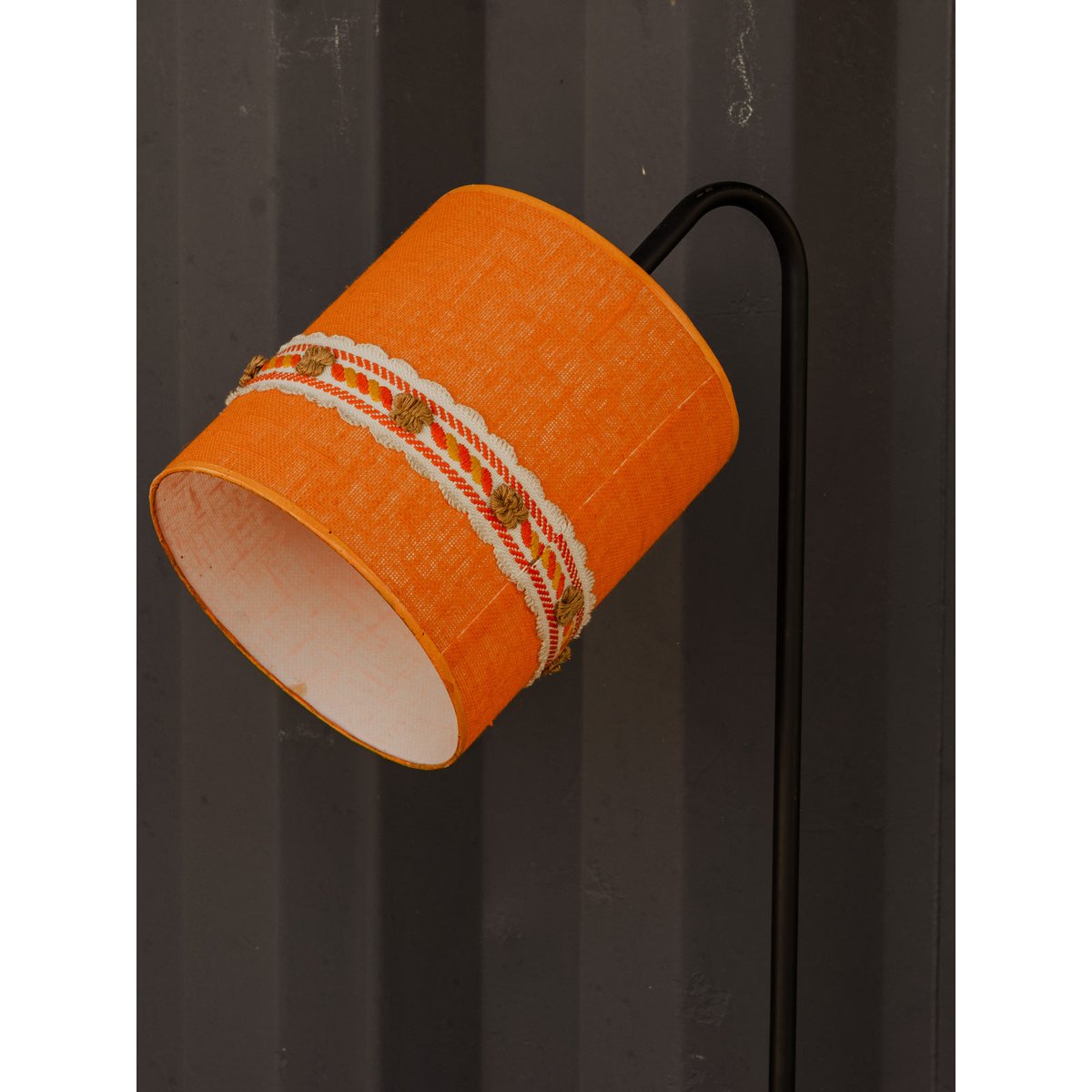 Lampadaire porte-revues en métal noir Julien N°392 - Bon état noir, DEBONGOUT