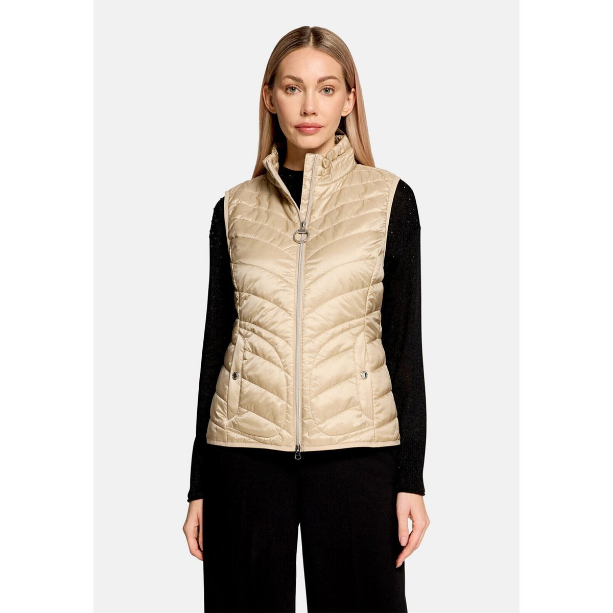 Veste sans manches matelassée à col droit beige, BETTY BARCLAY