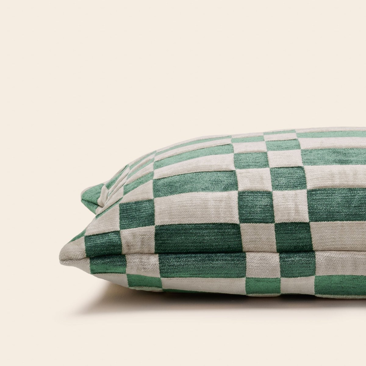 Housse De Coussin en Chenille épaisse au motif damier TCHEKY ecru et vert vif, MADURA