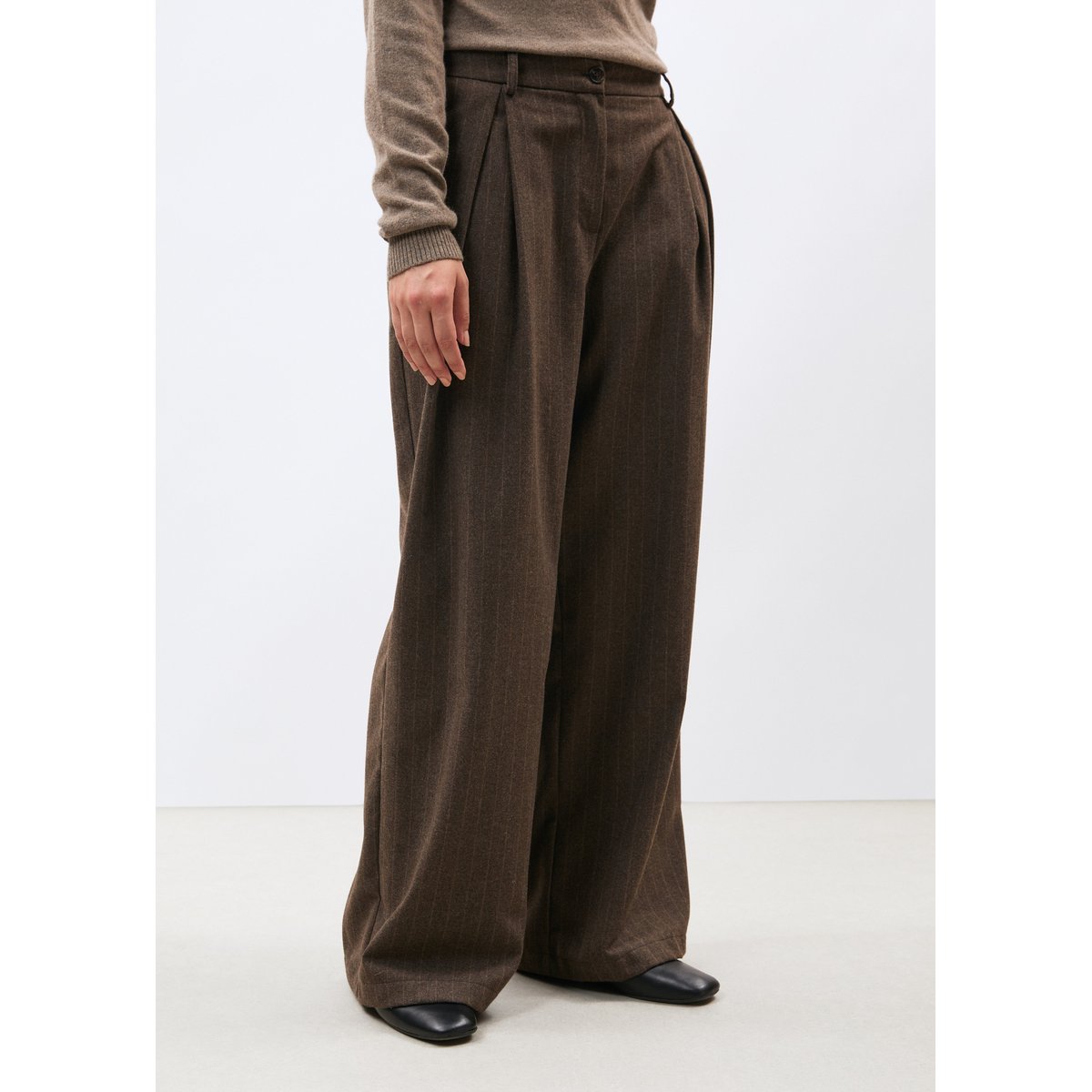 Pantalon large en flanelle à rayures taupe, HUMILITY