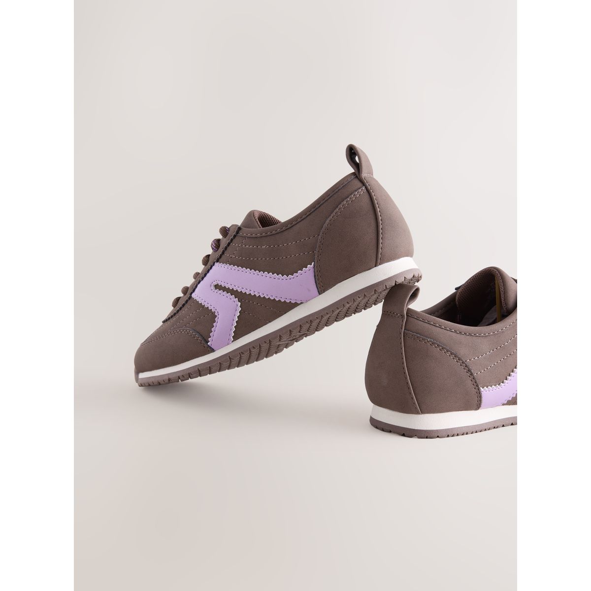 Baskets à lacets style rétro beige neutre, NEXT
