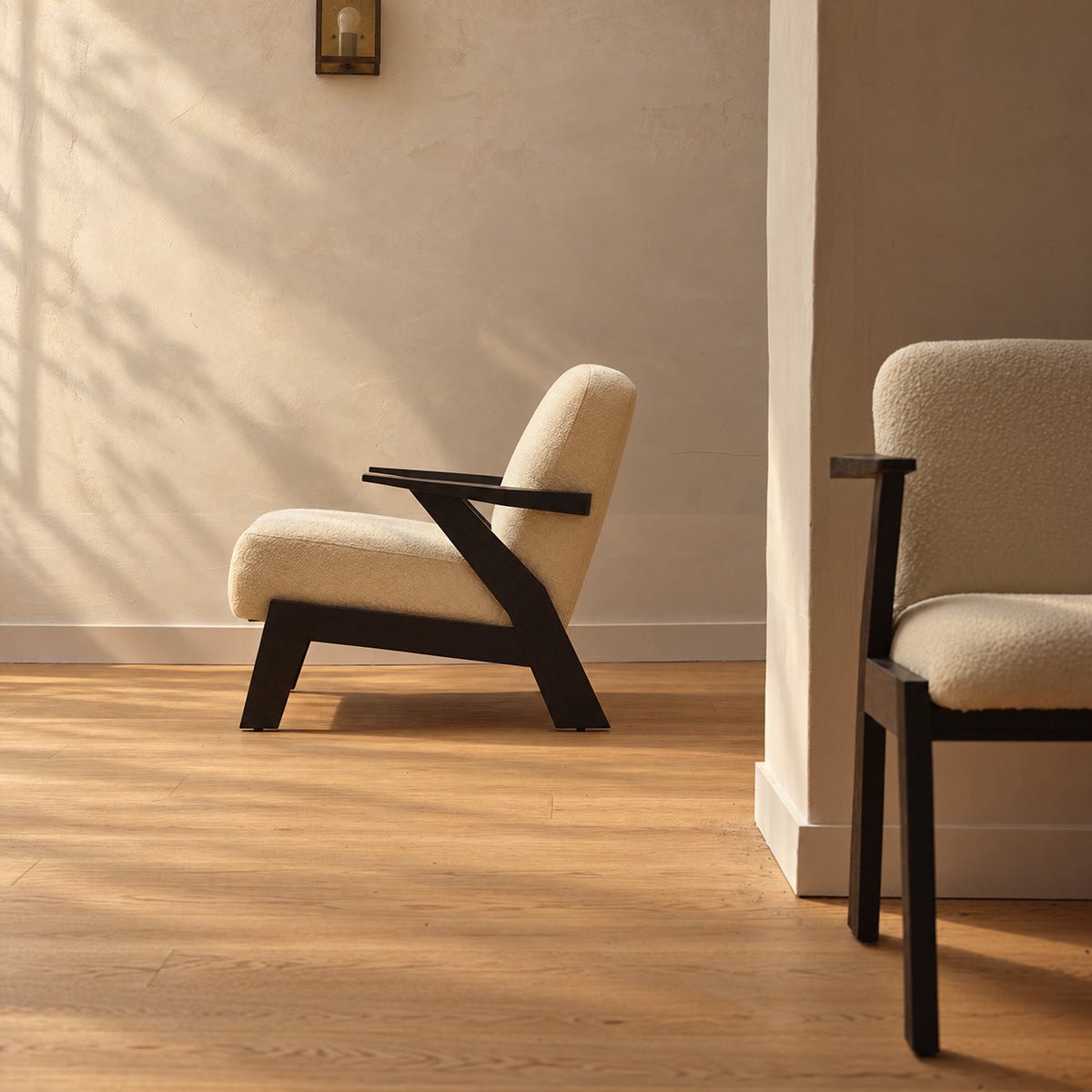 Fauteuil en mindi massif et tissu bouclette ZOLA crème, BERAH GETAH