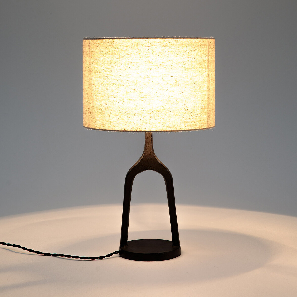 Lampada da tavolo in metallo e lino Jakomé bronzo invecchiato, AM.PM