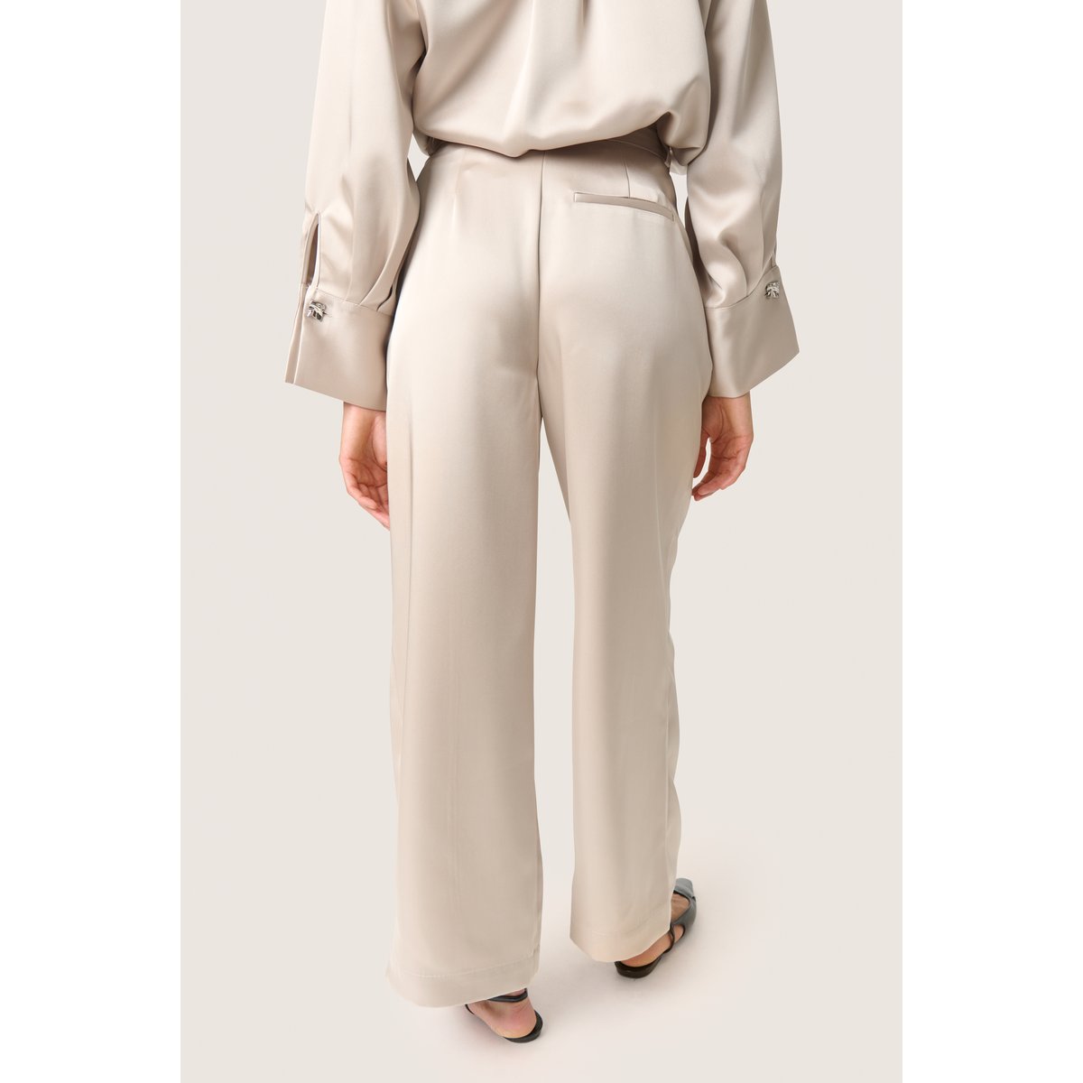 Pantalon de costume beige ancient scroll, SOAKED IN LUXURY