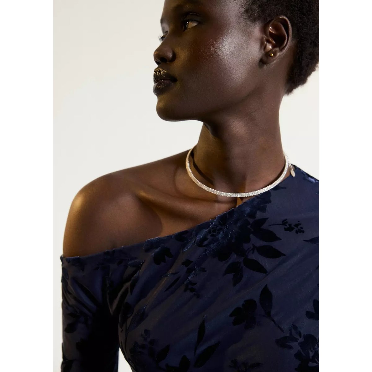 Robe dévoré col asymétrique bleu marine, MANGO