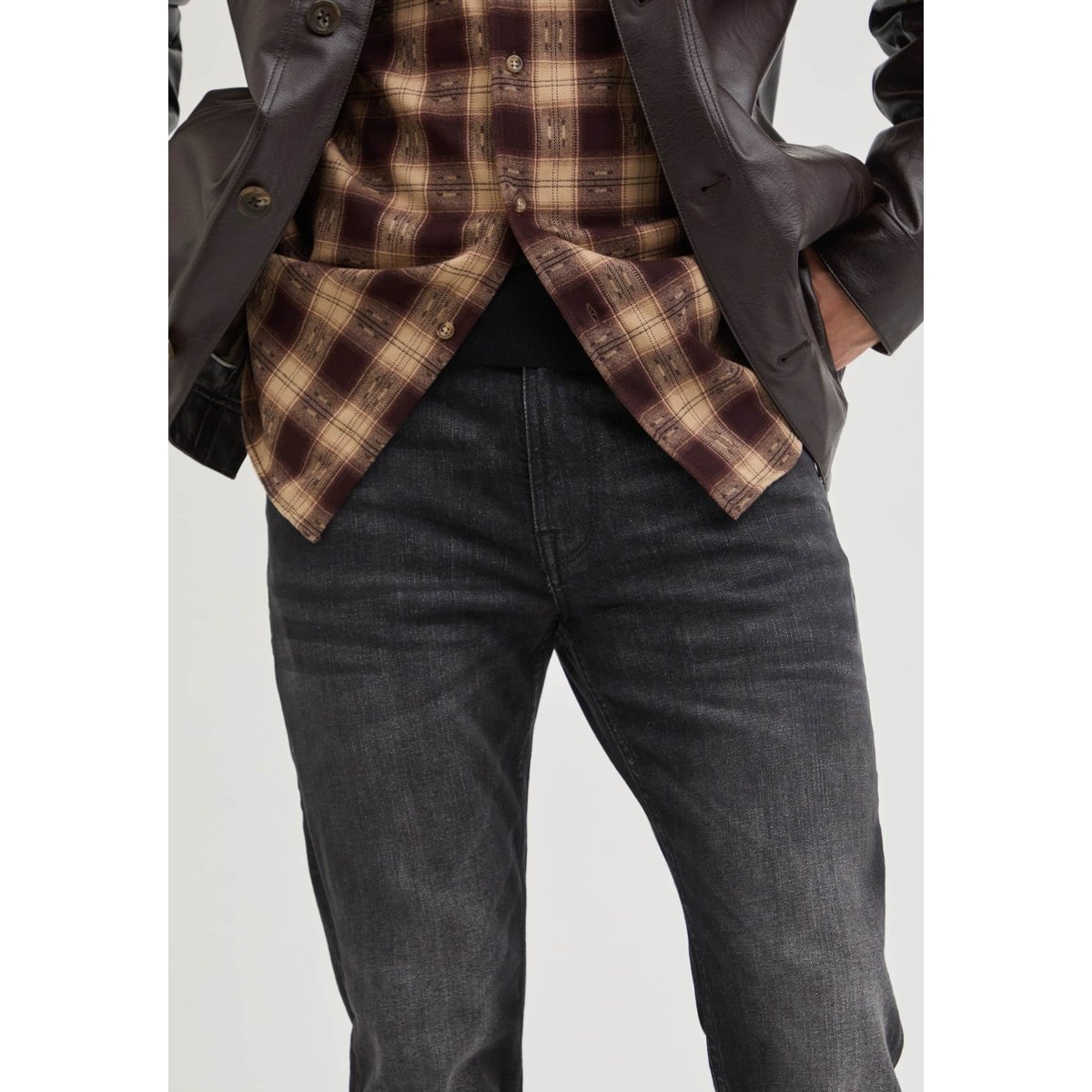 Jean Finnley Tapered noir, GUESS